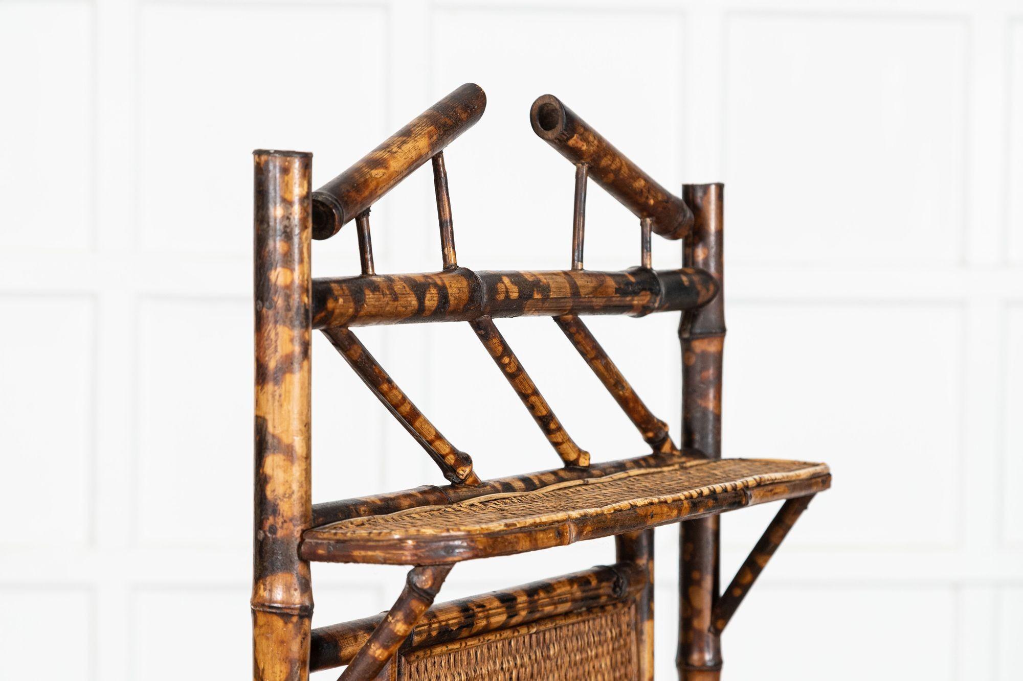 Armadio alto in bambù smaltato inglese del XIX secolo in vendita 1