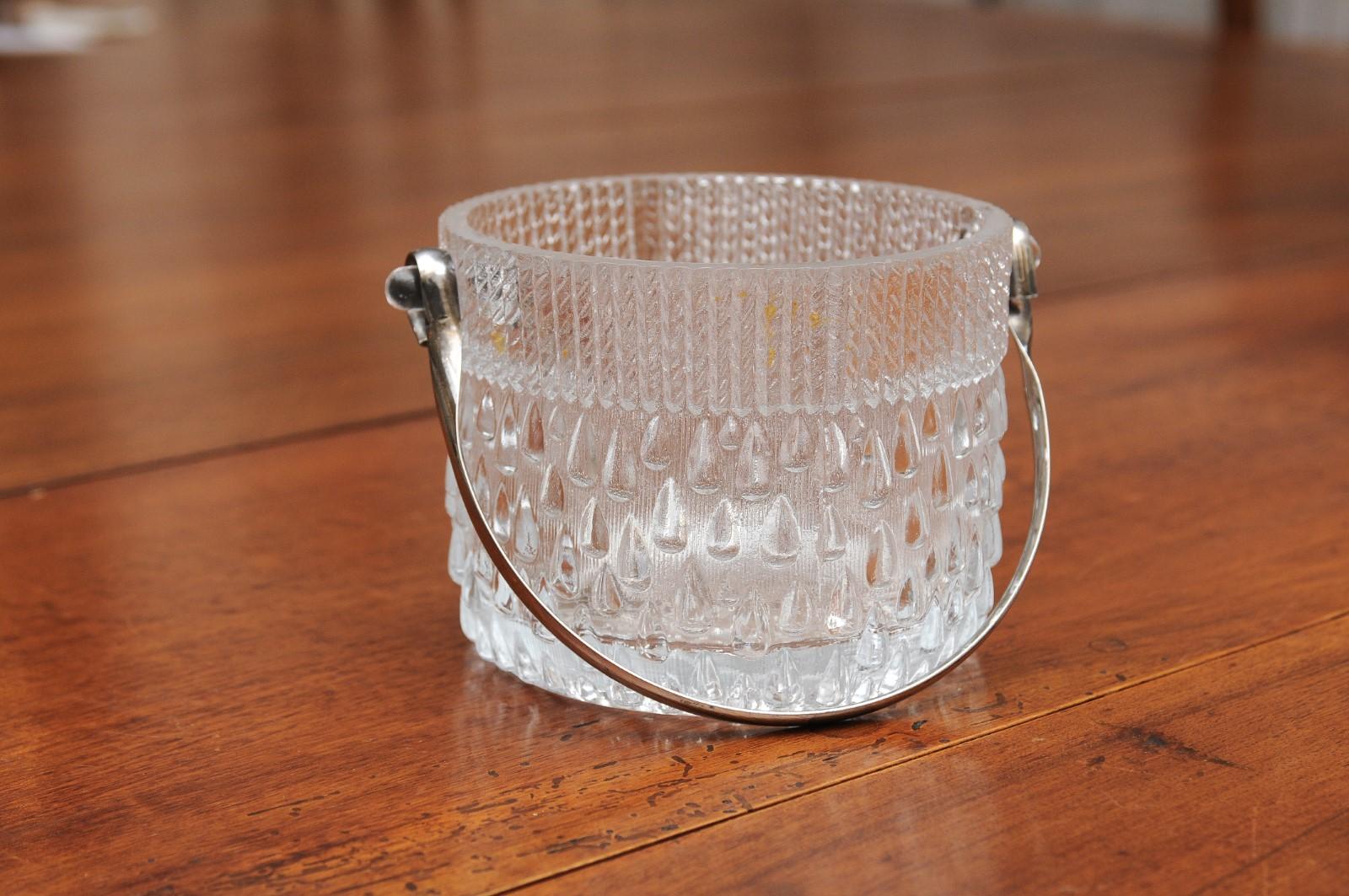 English 20th Century Cut Glass Ice Bucket with Silver Spoon and Teardrop Motifs 1