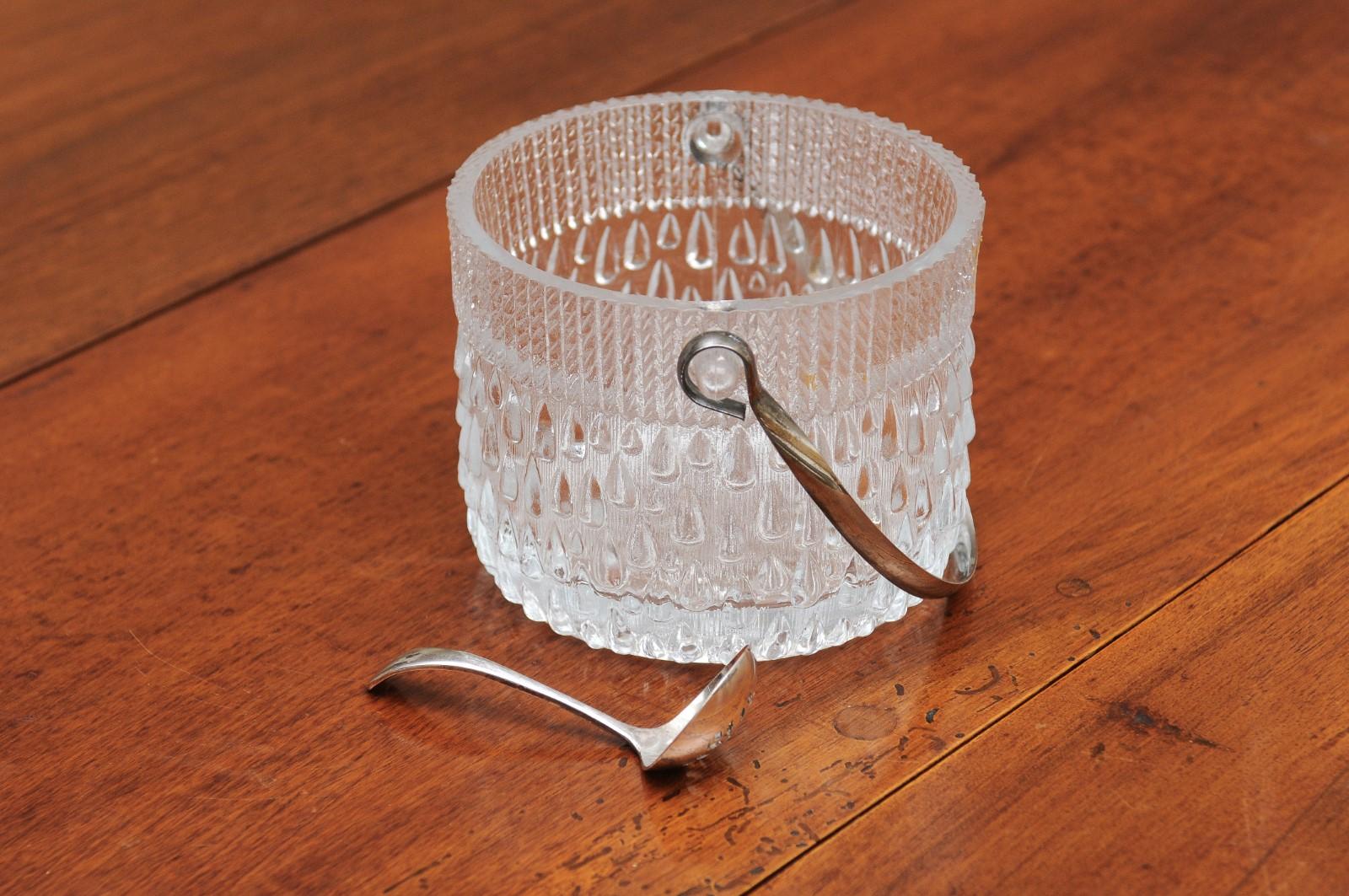 English 20th Century Cut Glass Ice Bucket with Silver Spoon and Teardrop Motifs 2
