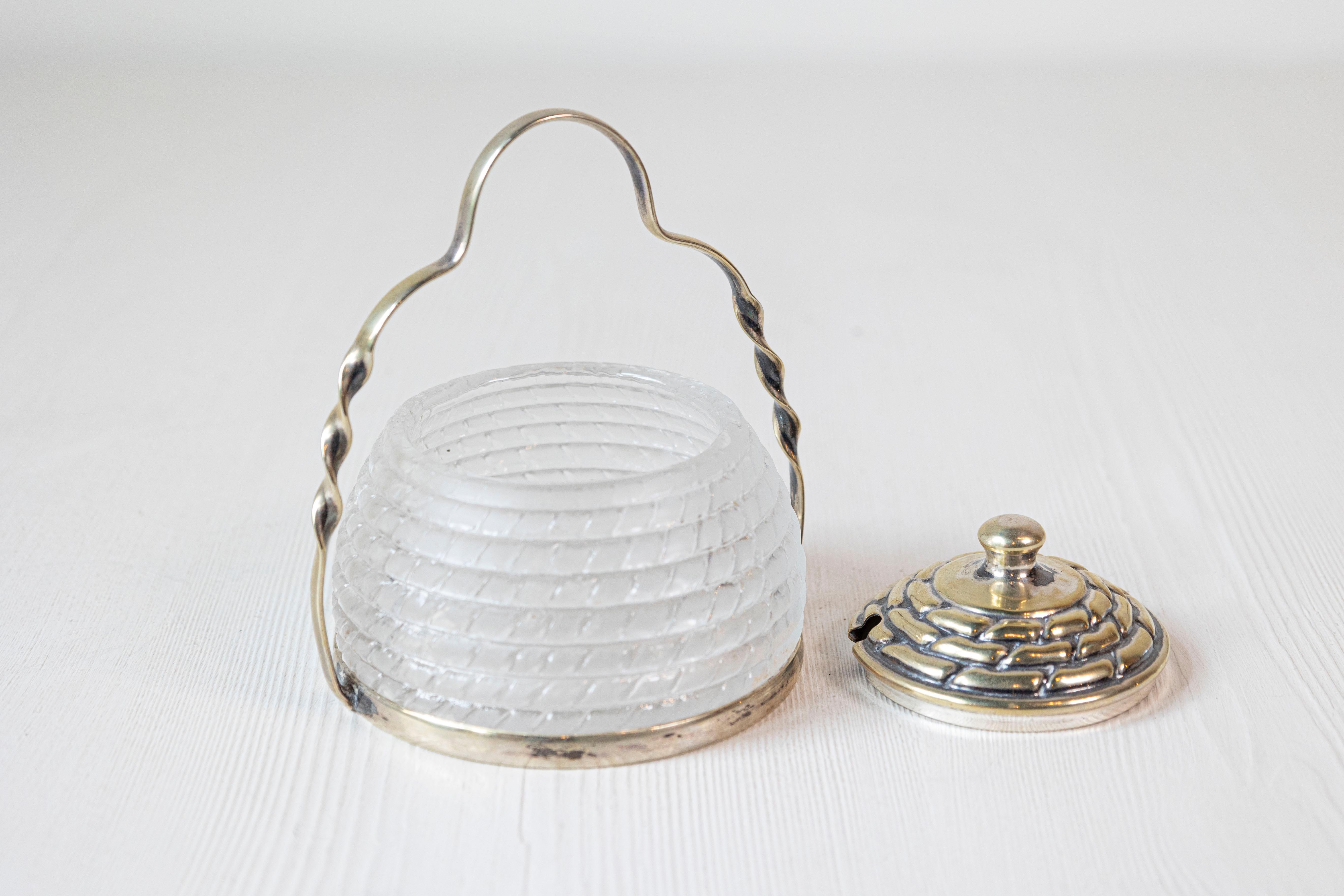 Recipiente inglés del siglo XX de vidrio esmerilado y tapa de plata con asa grande en Bueno estado para la venta en Atlanta, GA