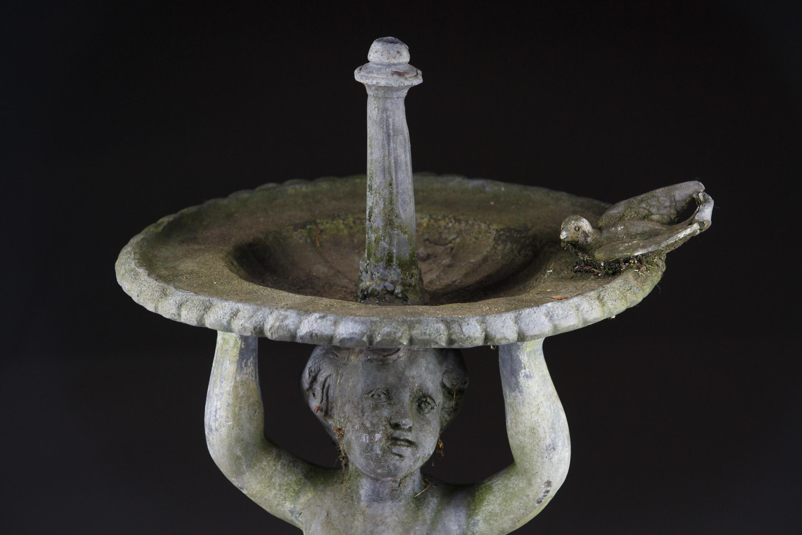 Englisch 20. Jahrhundert Blei Junge Amor Gartenbrunnen 1