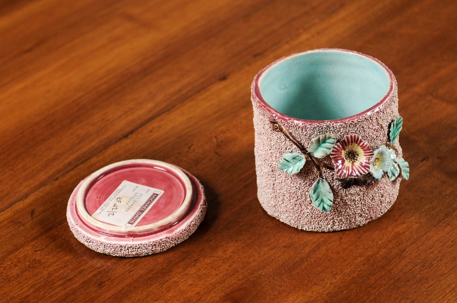 English 20th Century Pottery Box with Floral Motifs, Textured Ground and Lid For Sale 3