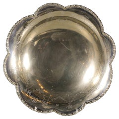 English 20th Century Silver Serving Tray with Scalloped Edges and Etched Motifs