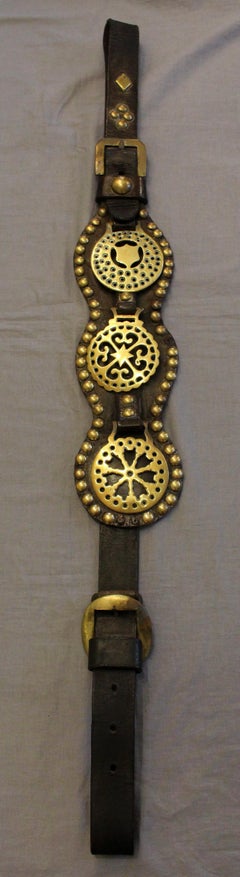 English 3-Brass Shaped Leather Horse Strap, Early 20th Century