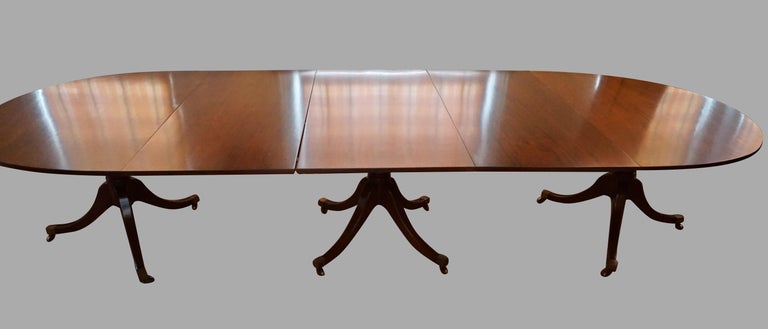 English 3 Pedestal Georgian Style Dining Table with 2 Original Leaves For Sale 5