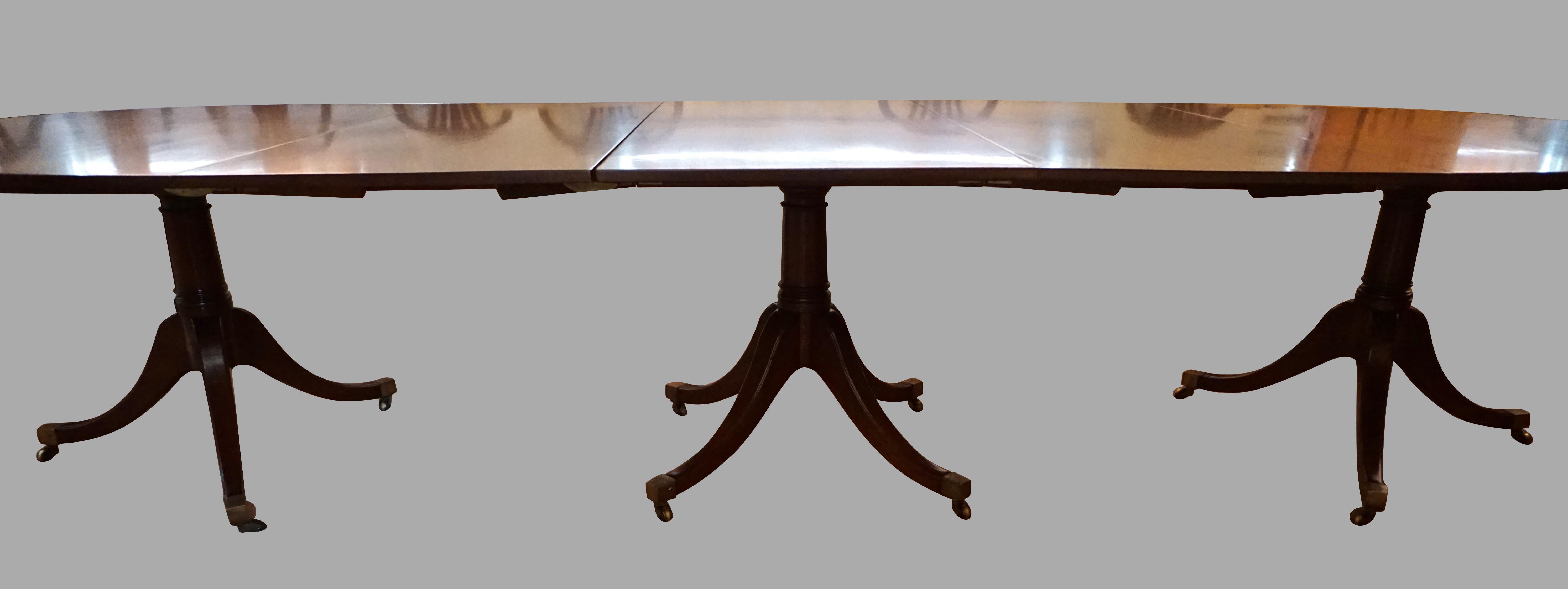 English 3 Pedestal Georgian Style Dining Table with 2 Original Leaves 4