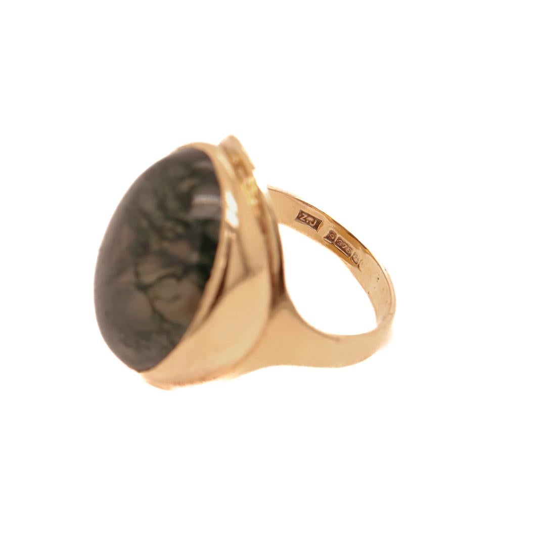English 9ct Gold & Moss Agate Cabochon Signet Type Ring 4