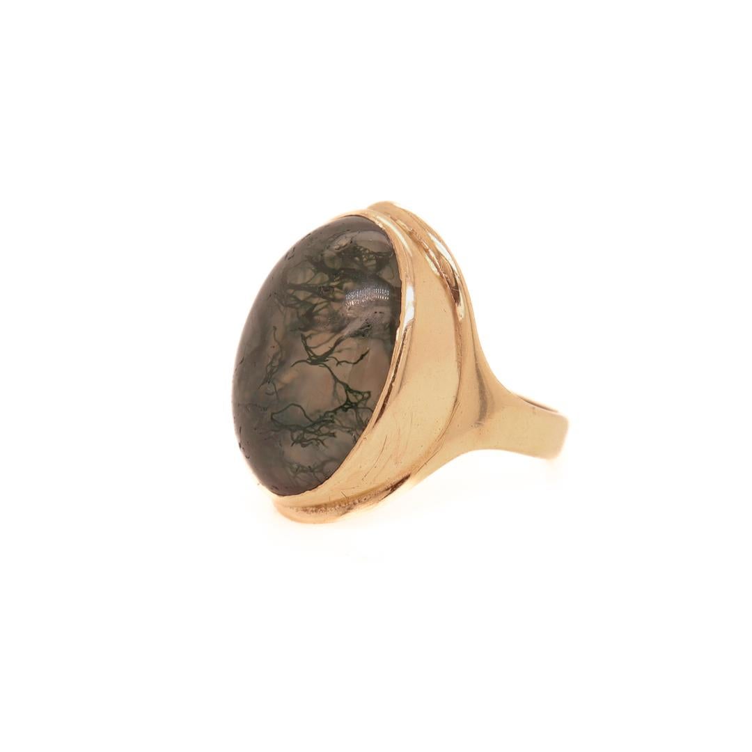 English 9ct Gold & Moss Agate Cabochon Signet Type Ring In Good Condition In Philadelphia, PA