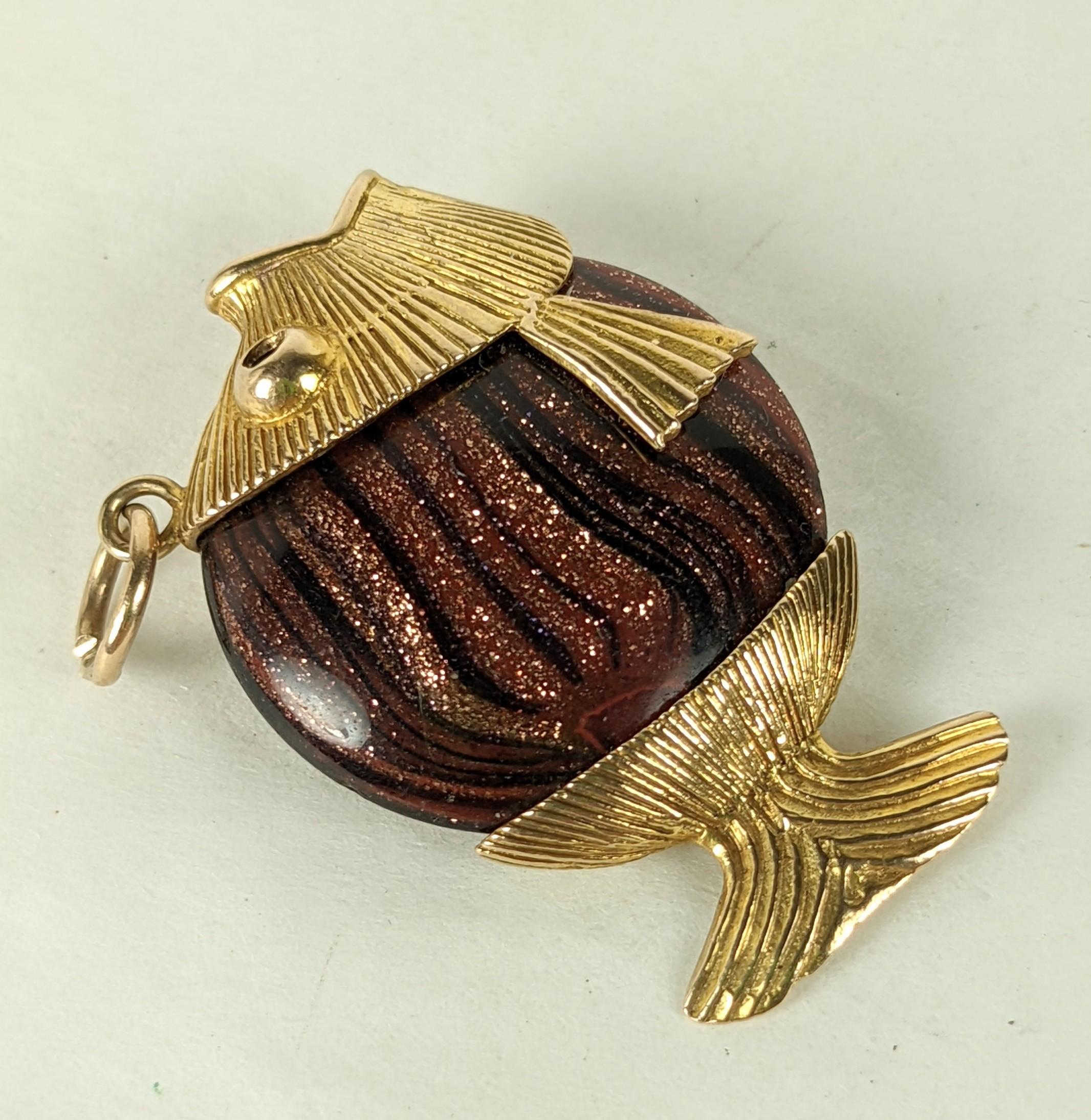 English 9K Murano Glass Fish Charm In Good Condition For Sale In New York, NY