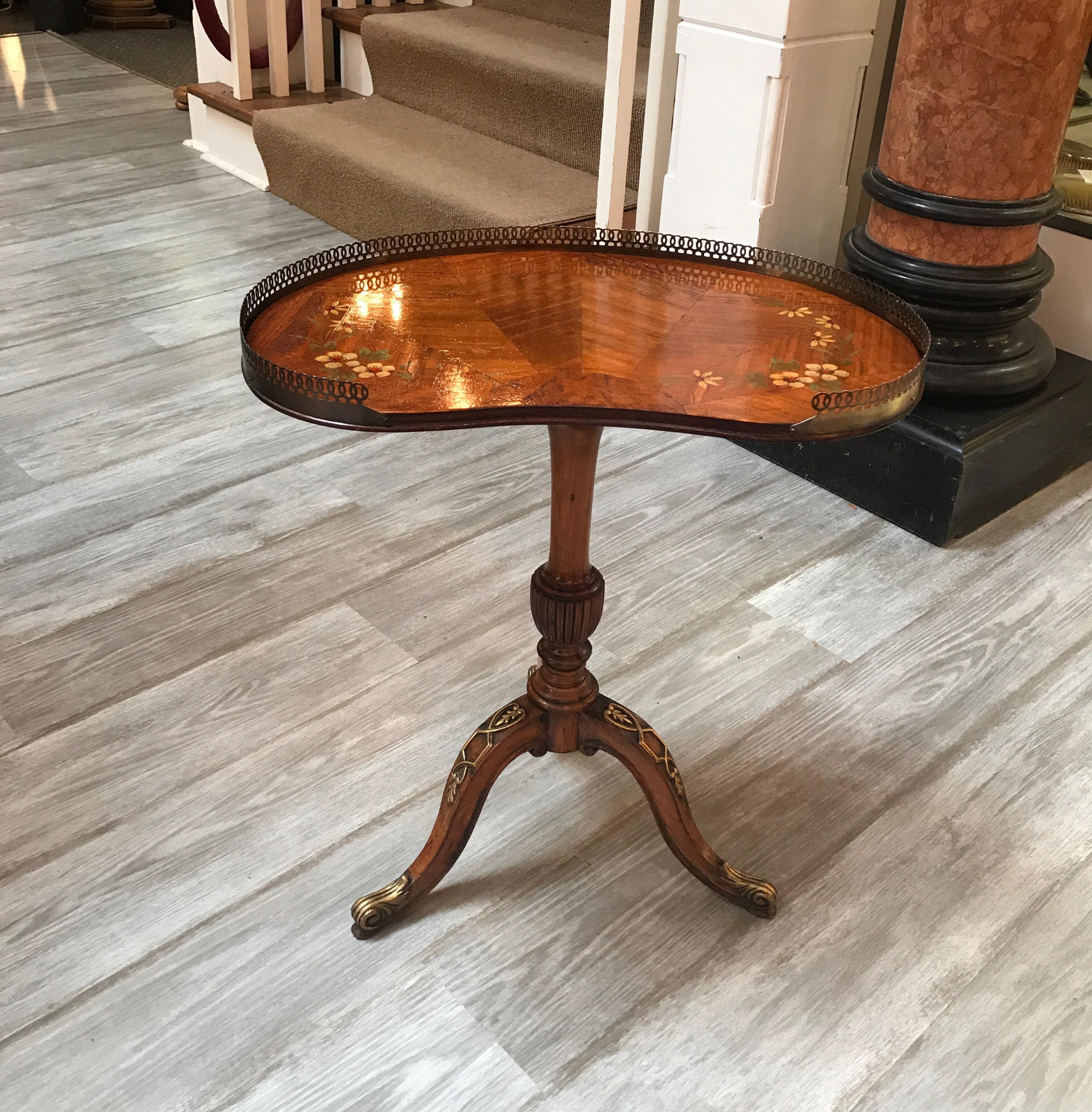 Early 20th Century English Adam Style Carved Drinks Table