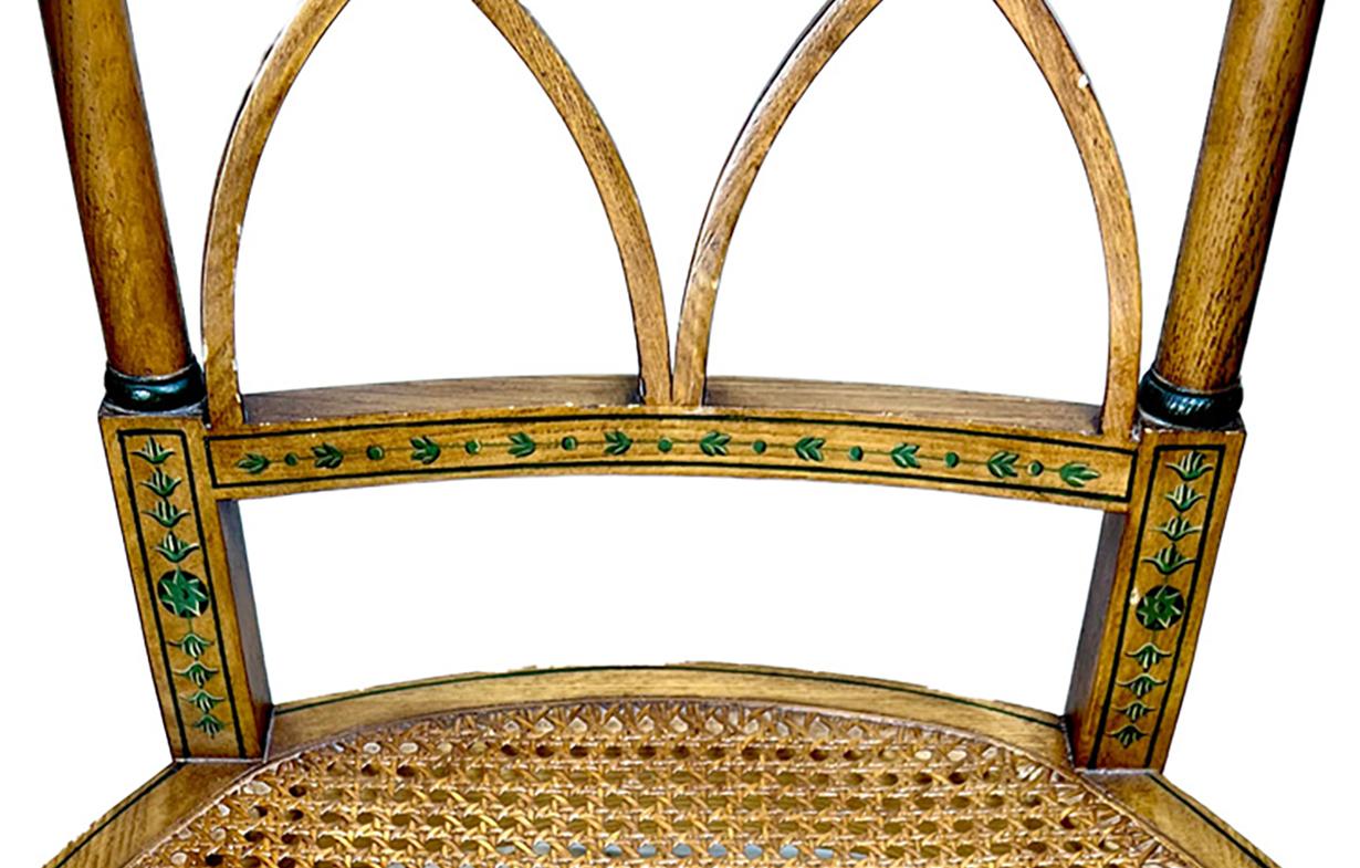 Sillón Inglés Estilo Adam Pintado a Mano y Decorado con Asiento de Caña en venta 1