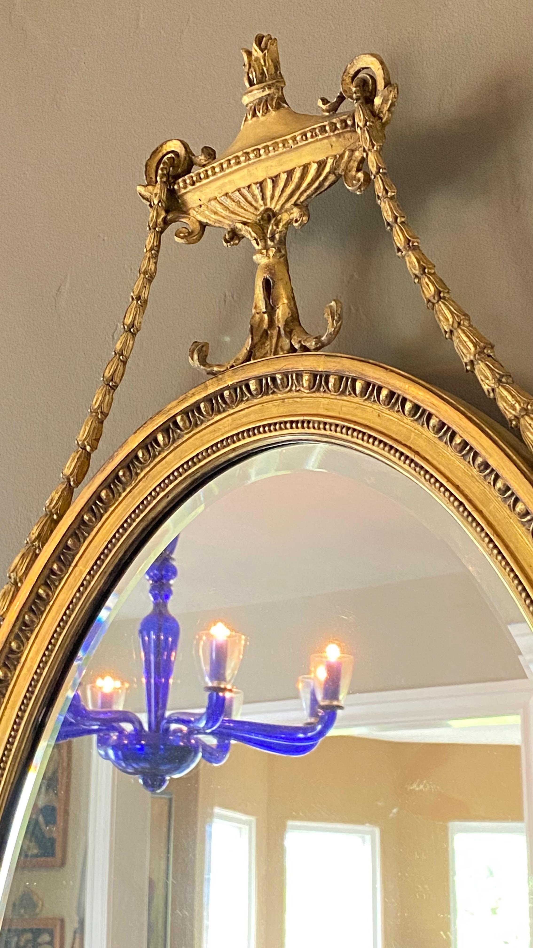 Sculpté Miroir ovale doré anglais de style Adam, début du XXe siècle en vente