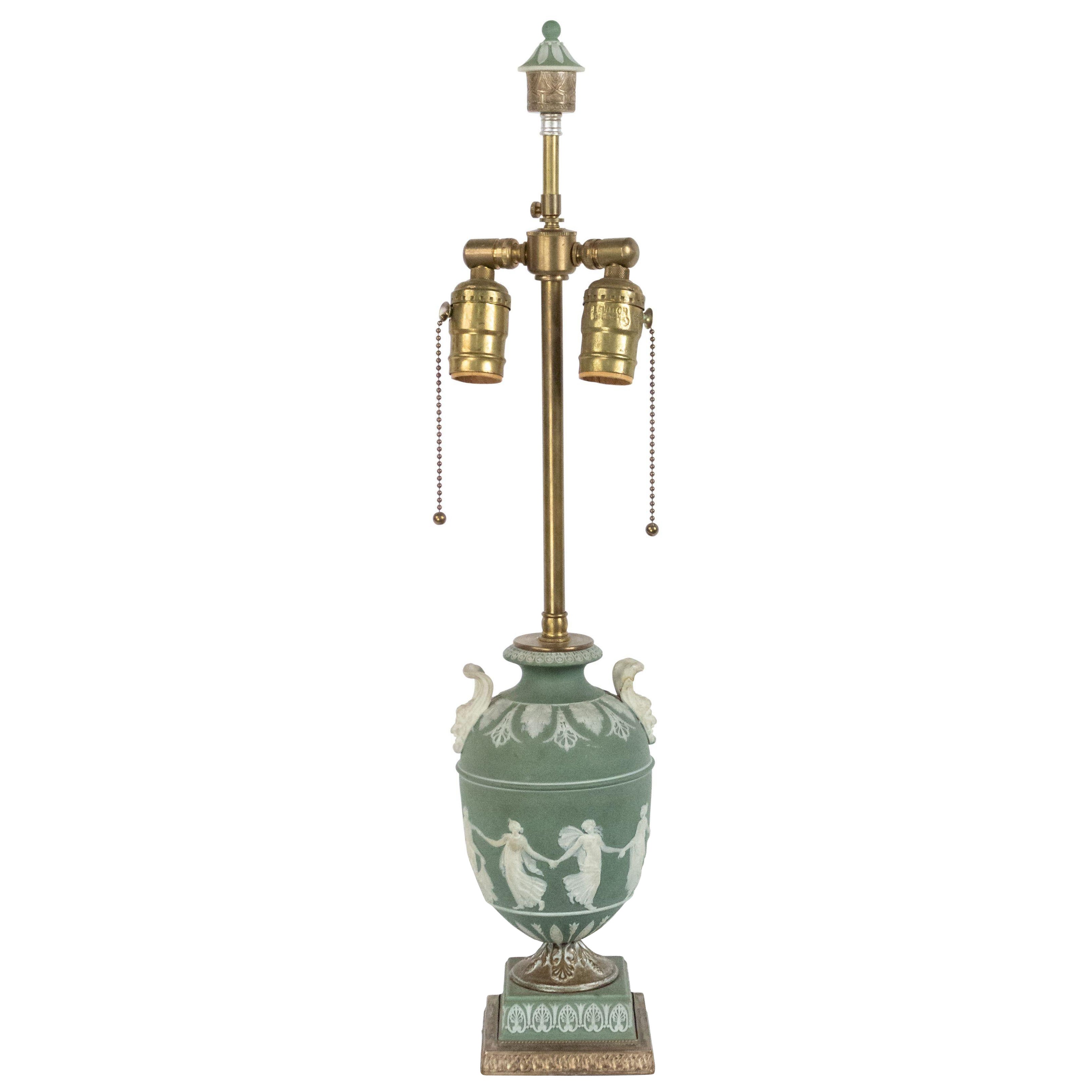 English Adam Style Wedgwood Porcelain Table Lamp im Angebot