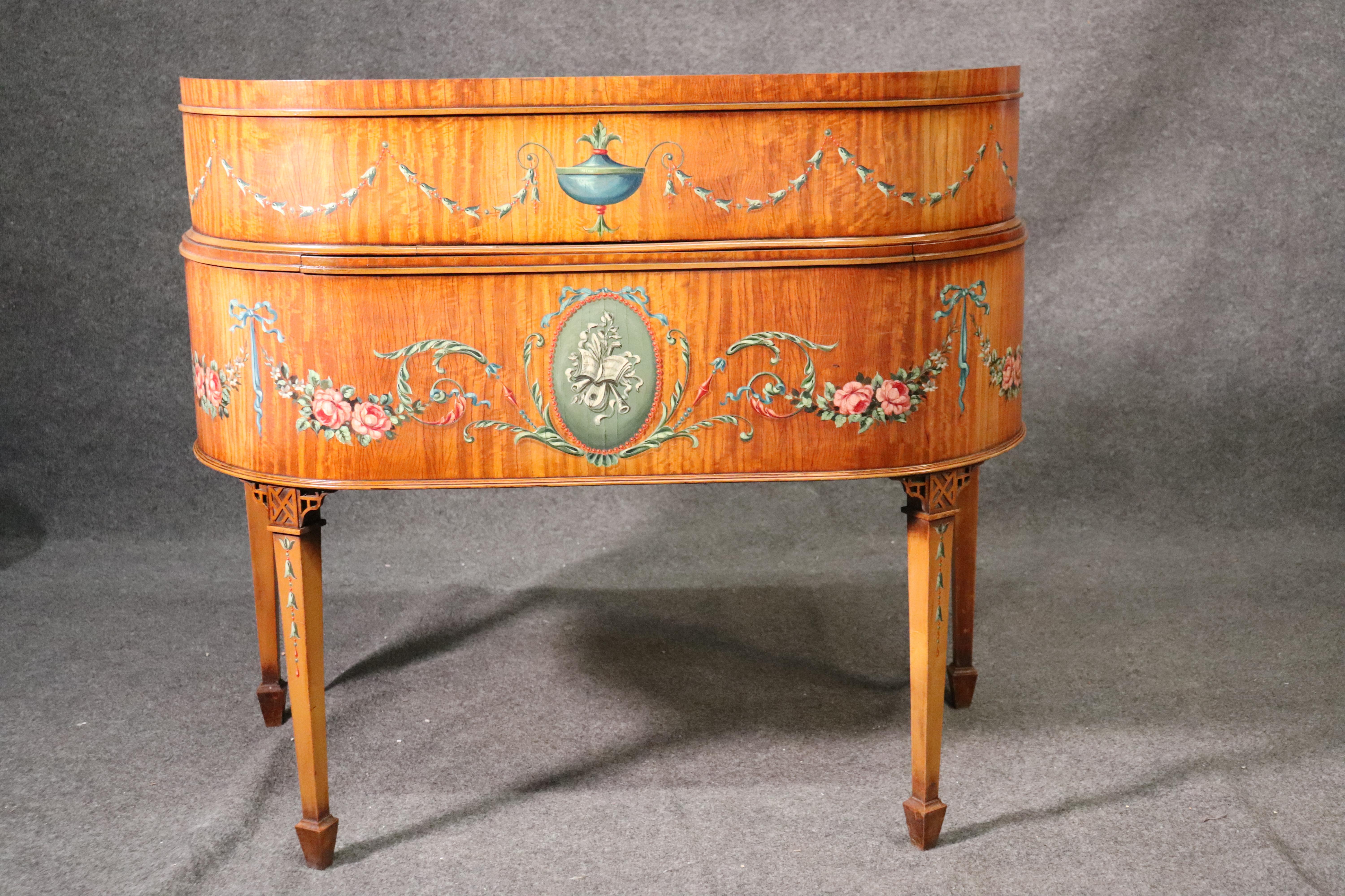 English Adams Painted Decorated Satinwood Carlton House Desk, circa 1900 In Good Condition In Swedesboro, NJ