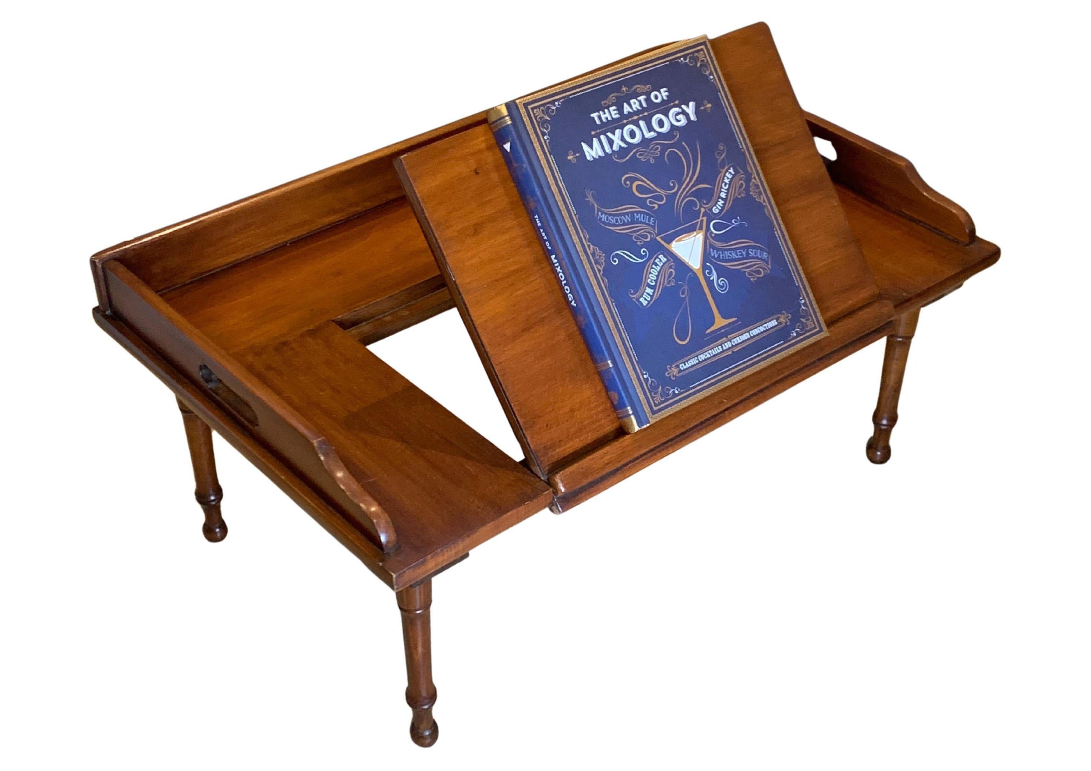 Table de petit-déjeuner et de lecture ancienne en acajou, de style anglais, avec hauteur de lecture réglable en vente