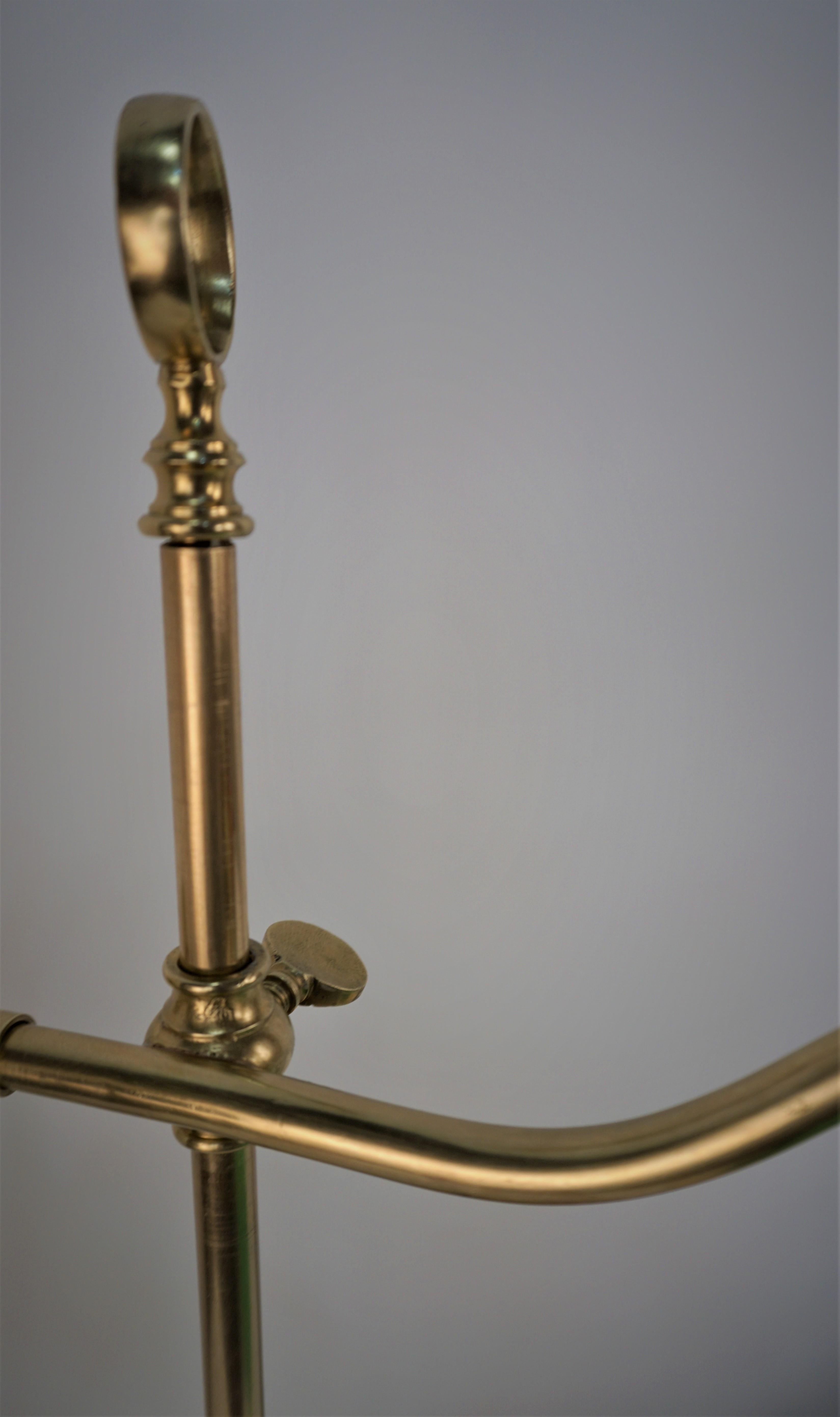 English Adjustable Height Brass and Case Glass Desk/Table Lamp  In Good Condition For Sale In Fairfax, VA