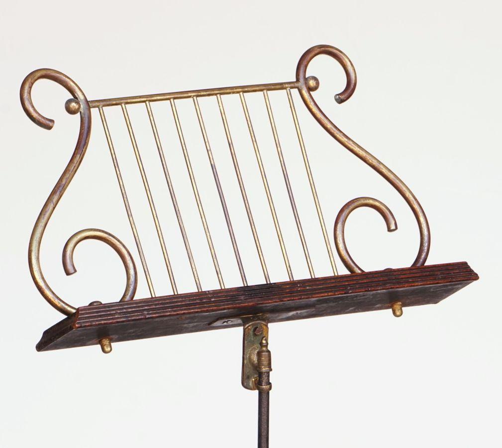 English Adjustable Lyre-Shaped Music Stand from the Edwardian Era For Sale 5