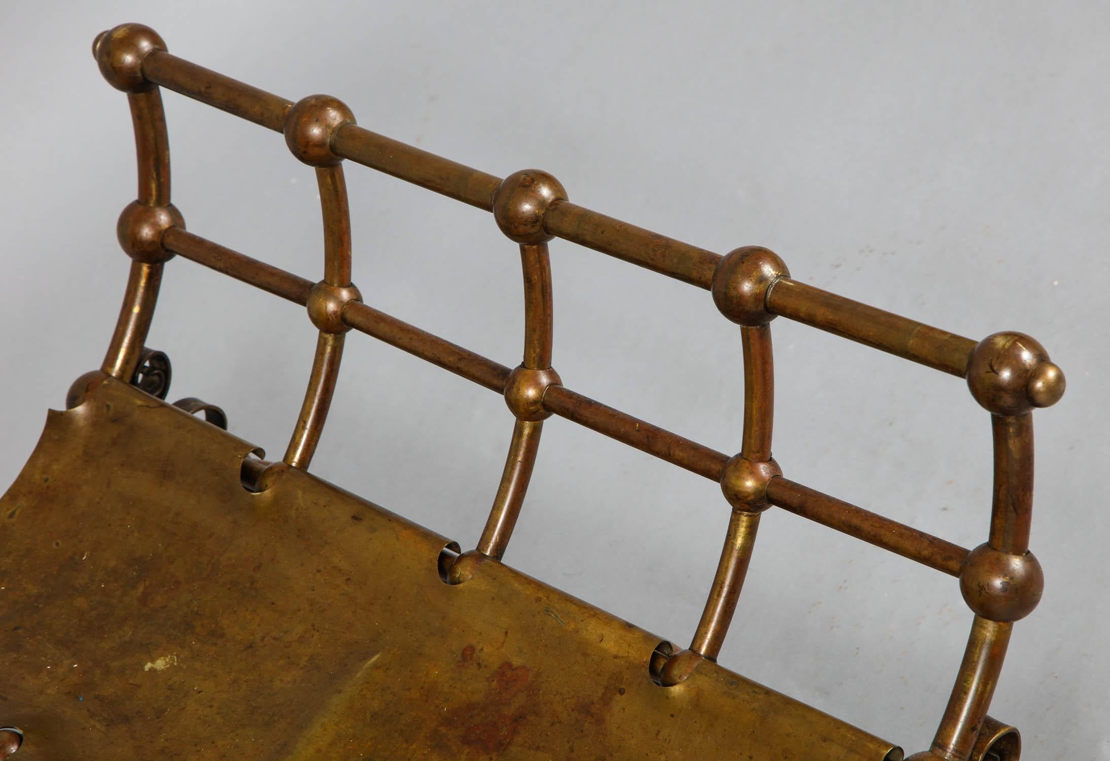 English Aesthetic Movement Brass Log Holder In Good Condition In Greenwich, CT