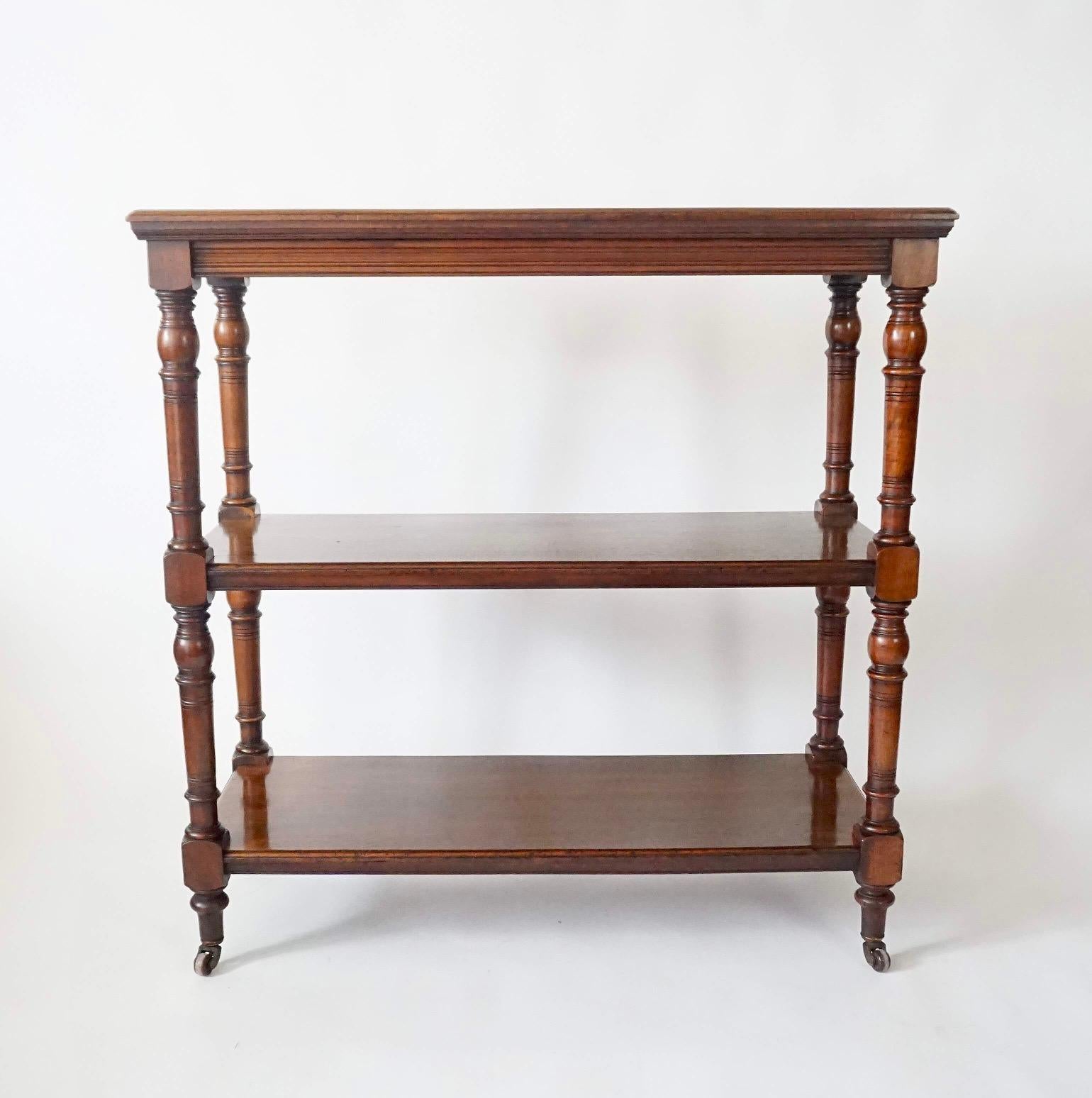 English Aesthetic Movement Etagere in Chestnut, circa 1880 In Good Condition In Kinderhook, NY