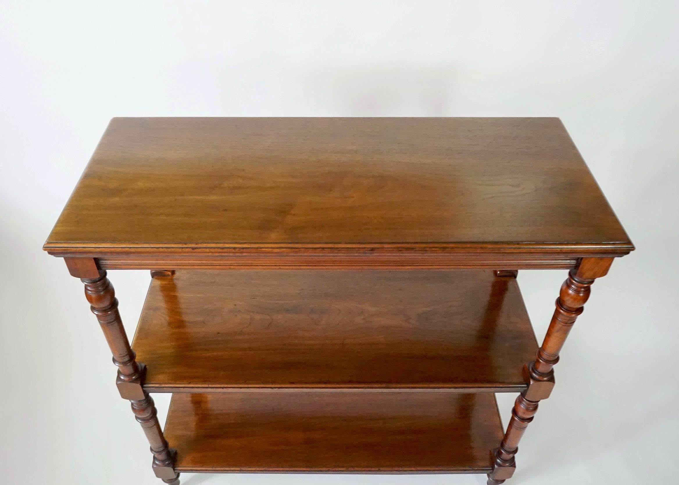 19th Century English Aesthetic Movement Etagere in Chestnut, circa 1880