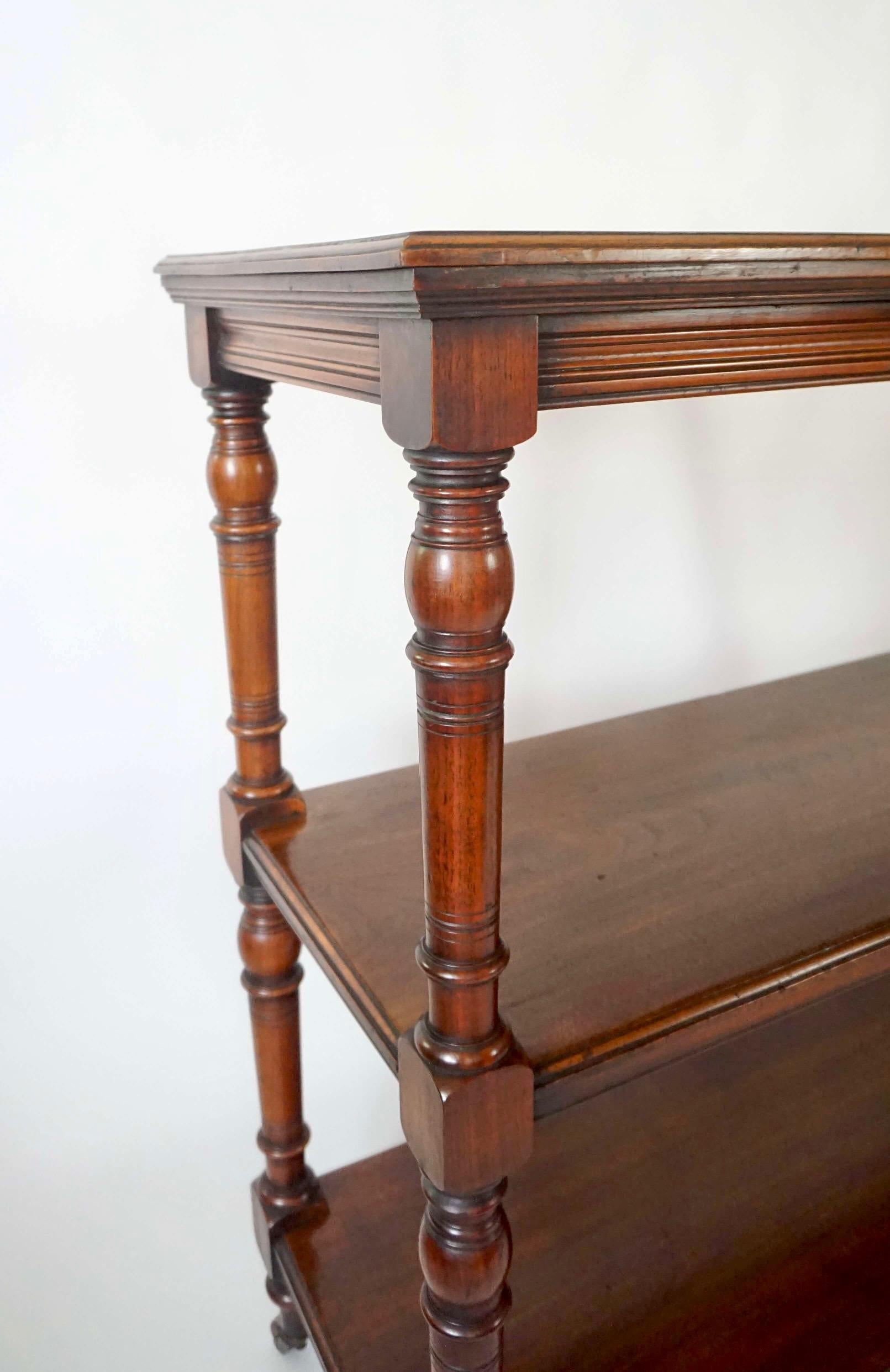 English Aesthetic Movement Etagere in Chestnut, circa 1880 1