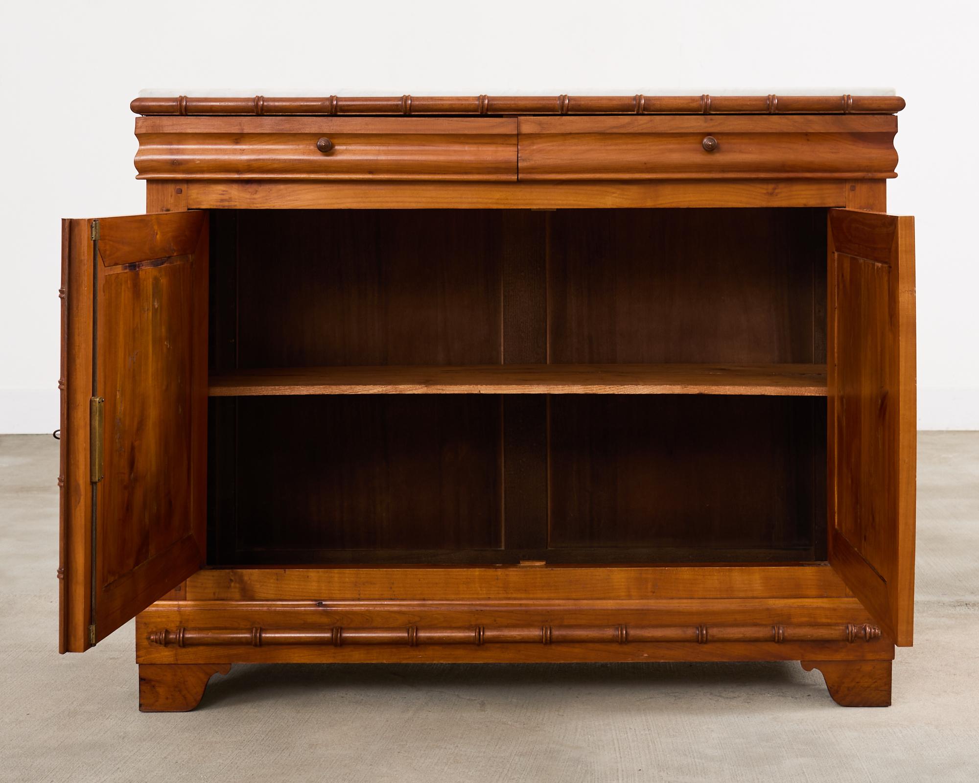 Finto bambù Credenza Buffet con piano in marmo di bambù finto dell'Aesthetic Movement inglese in vendita