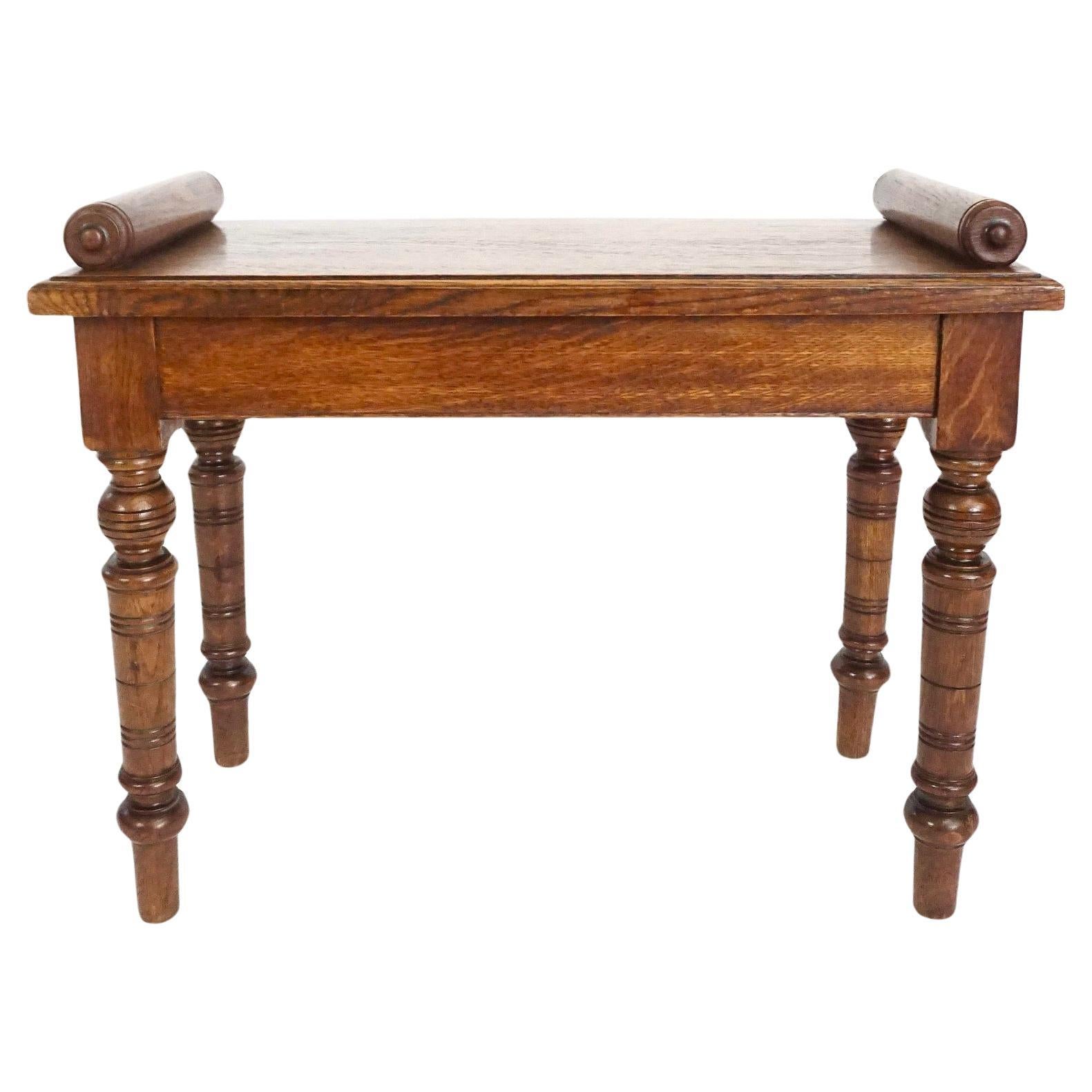 English Aesthetic Movement Petite Oak Hall Bench or Window Seat, circa 1880