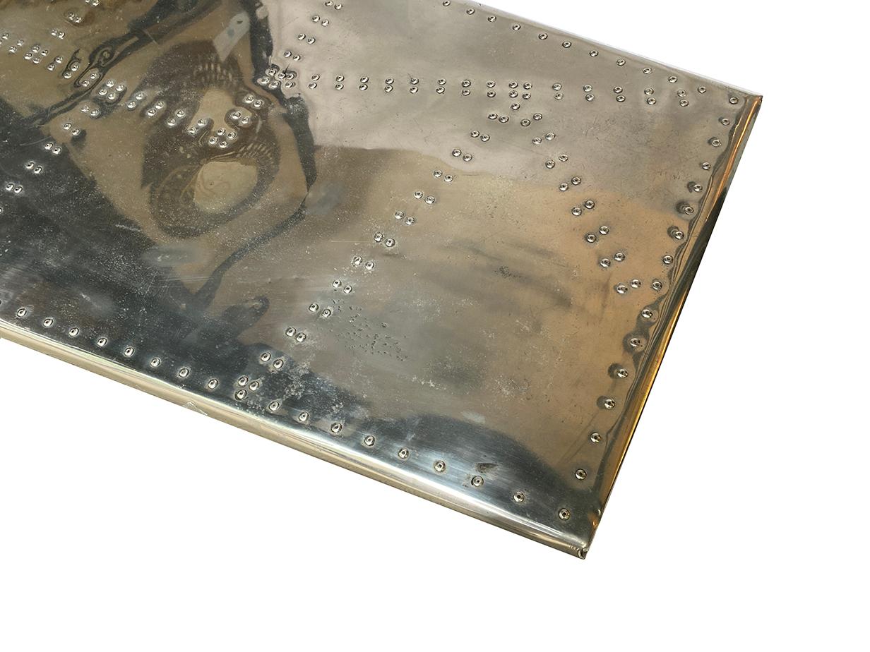 Table basse anglaise en métal en forme d'aile d'avion datant des années 1930.

Mesures :
Hauteur : 16.5