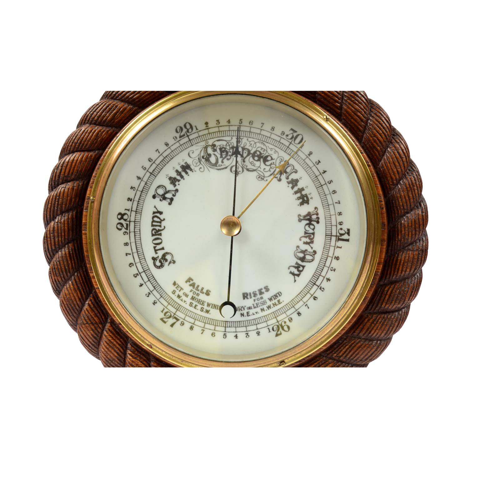 Antique English aneroid barometer made in the late 19th century, of oakwood carved like a rope, brass and glass. Very good condition. Working. Measures: Diameter 24 cm, thickness 6 cm.
Shipping in insured by Lloyd's London and the gift box is free