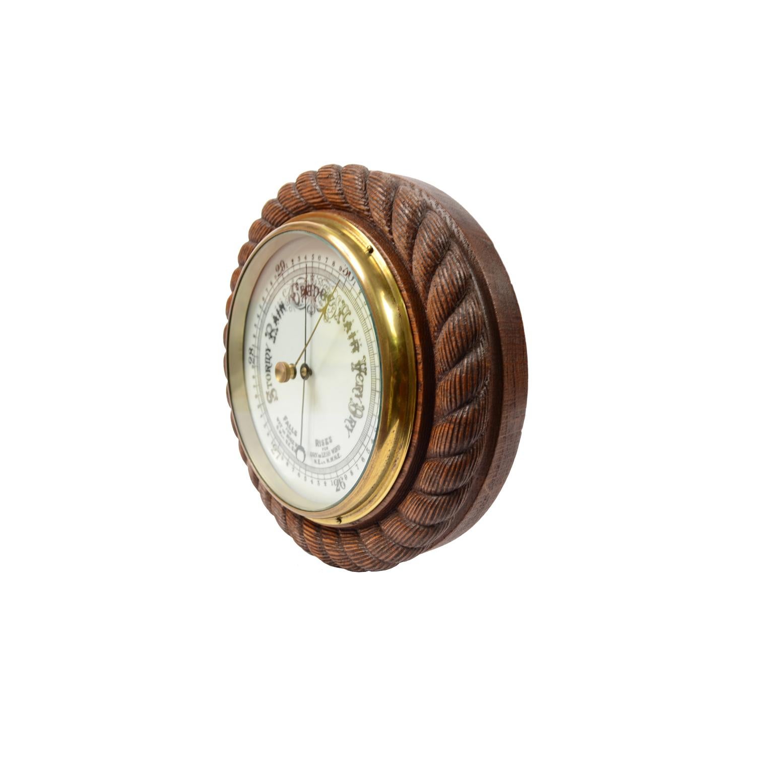 Antique Nautical English Aneroid Barometer XIX Century of Oakwood Carved   In Excellent Condition In Milan, IT