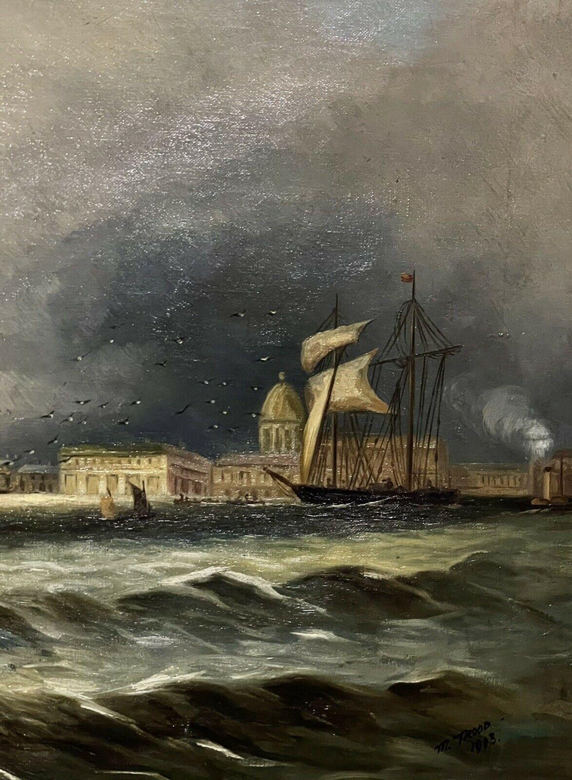 Peinture à l'huile ancienne signée et datée de 1903 - Busy Shipping River Port City Buildings - Gris Landscape Painting par English Antique