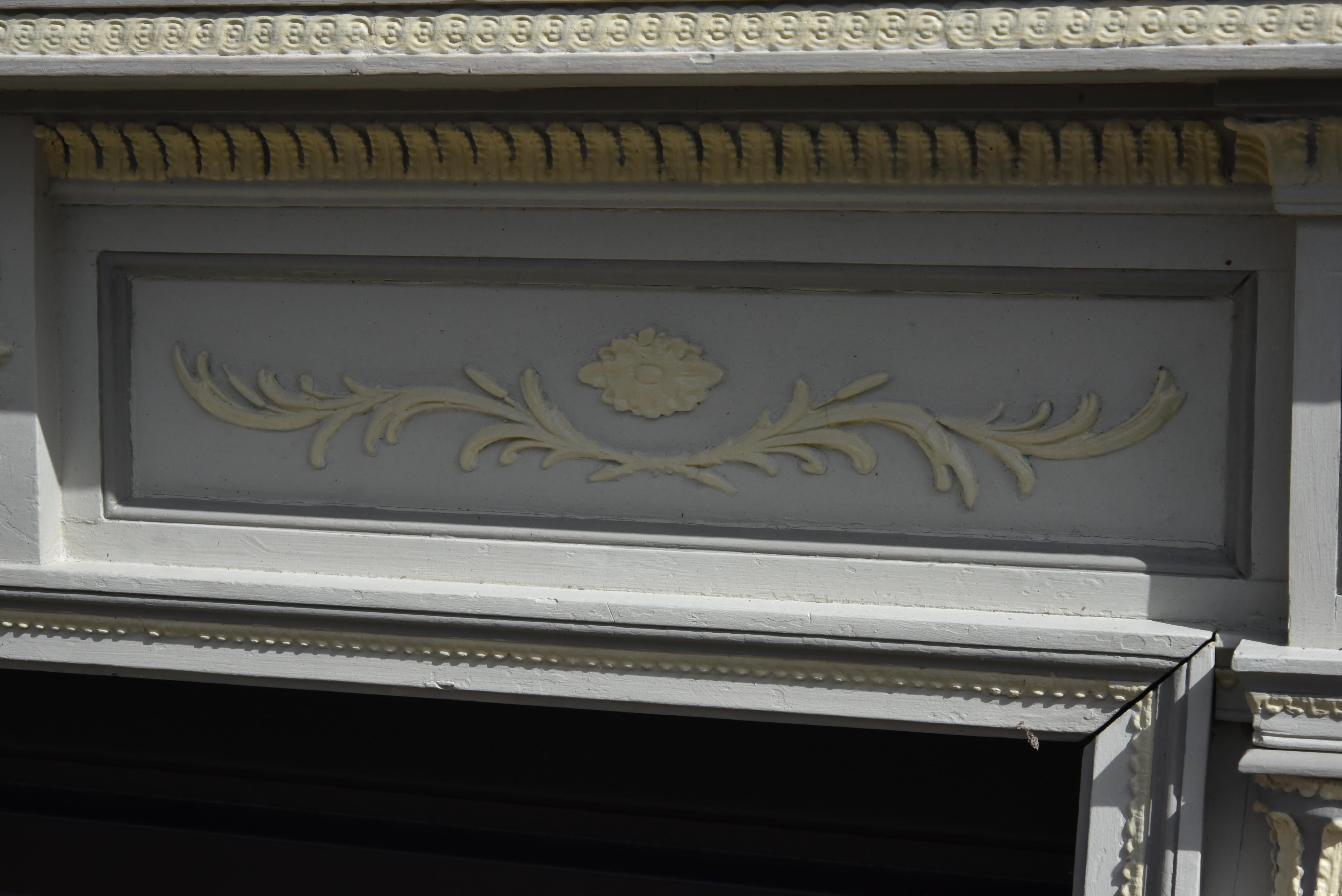 English Antique 18th century fire surround in the Adams style  In Good Condition In Chelmsford, GB