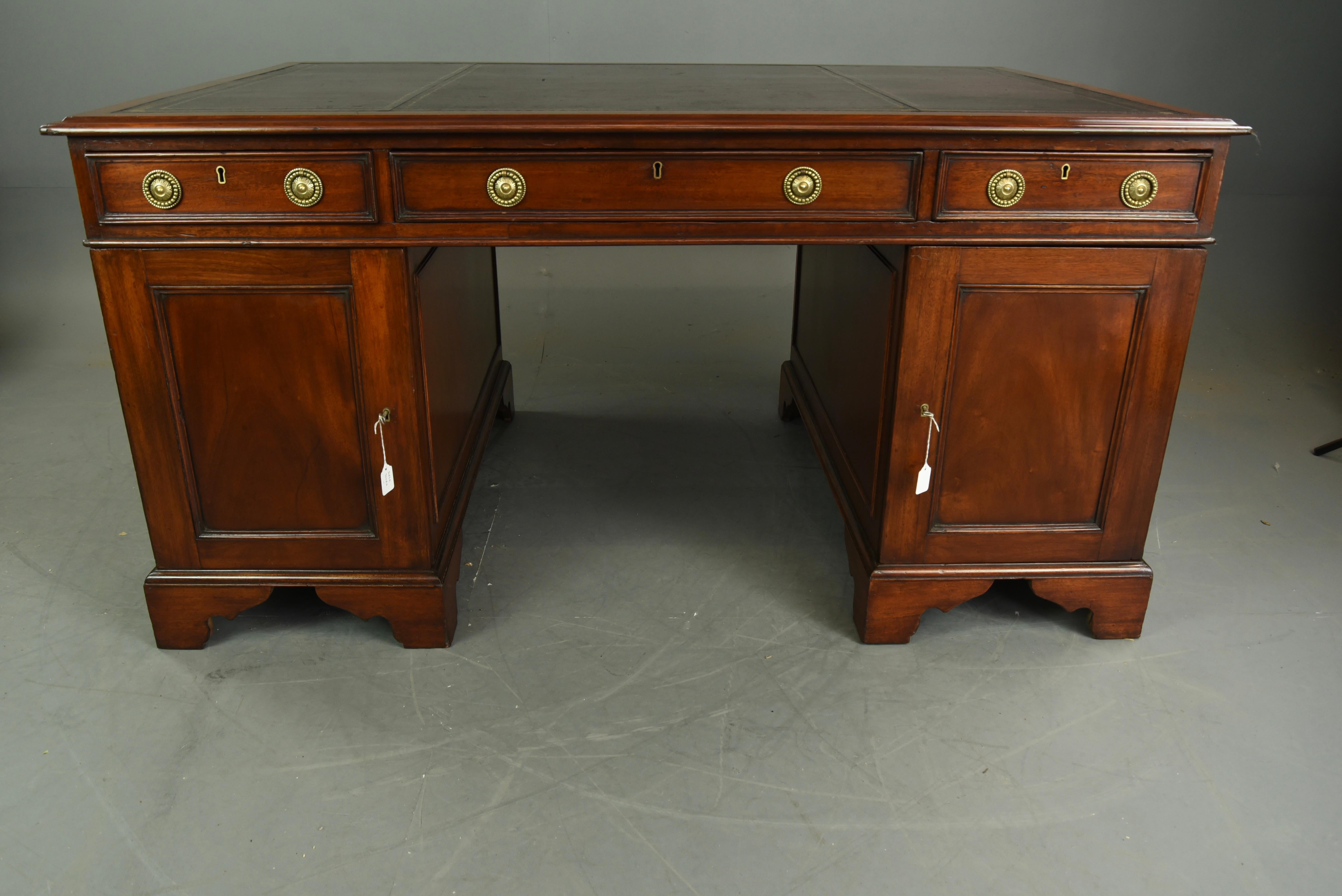 English Antique 19th century partners desk S & H JEWELL In Good Condition In Chelmsford, GB