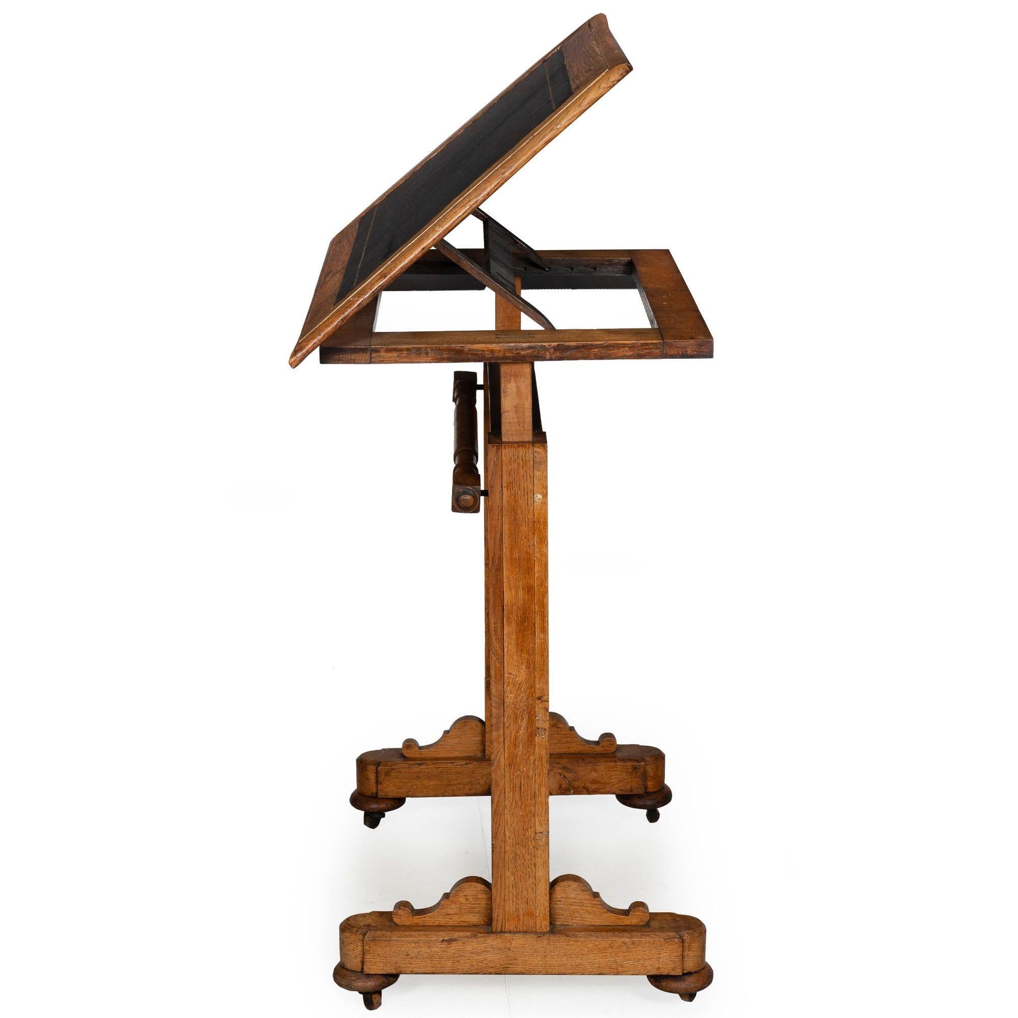 Doré Ancien bureau d'architecte réglable en hauteur Table à dessin circa 1870 en vente