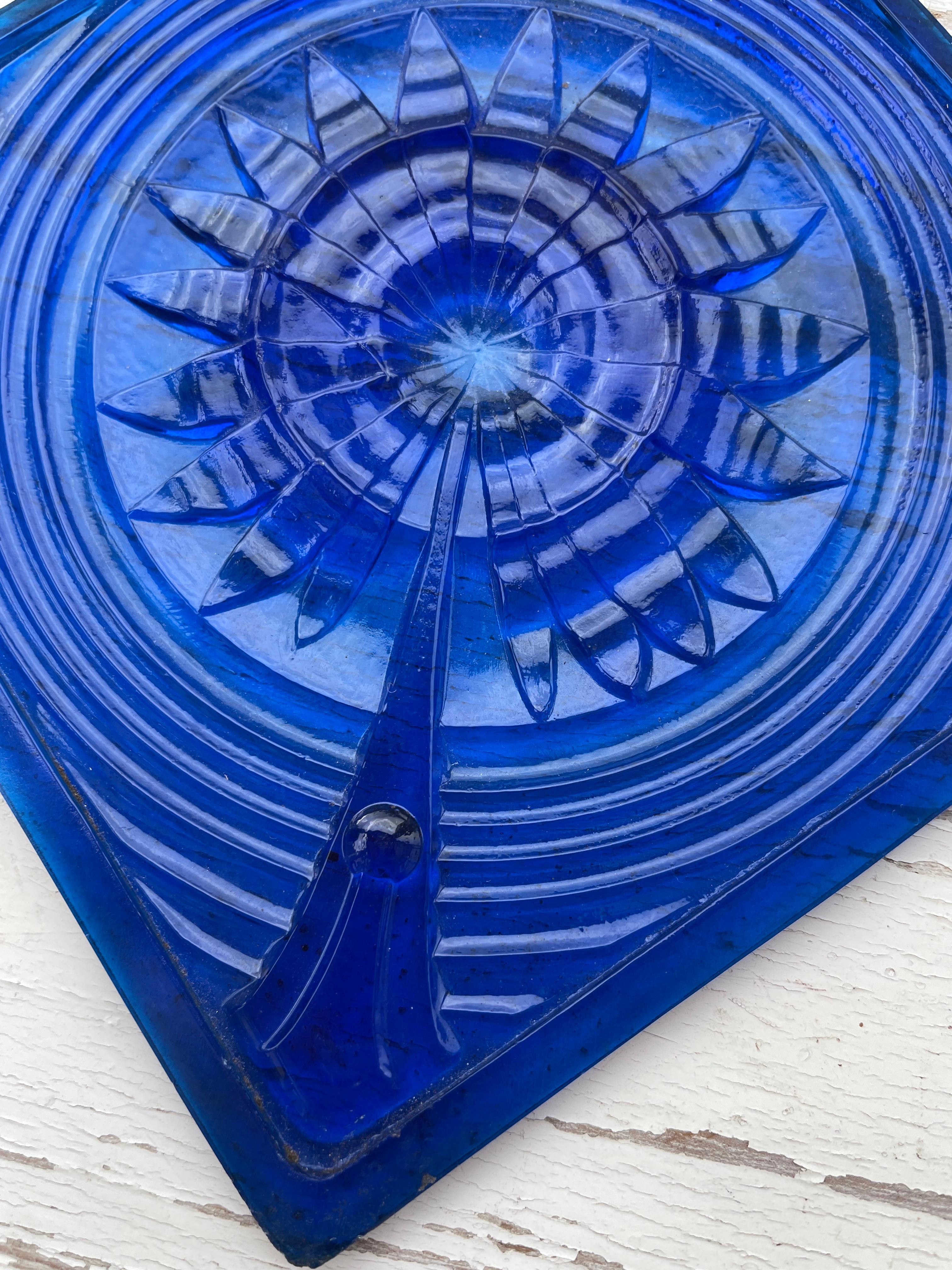 Englische antike Aesthetic Movement kobaltblaue Glasfliese um 1900 (Frühes 20. Jahrhundert) im Angebot