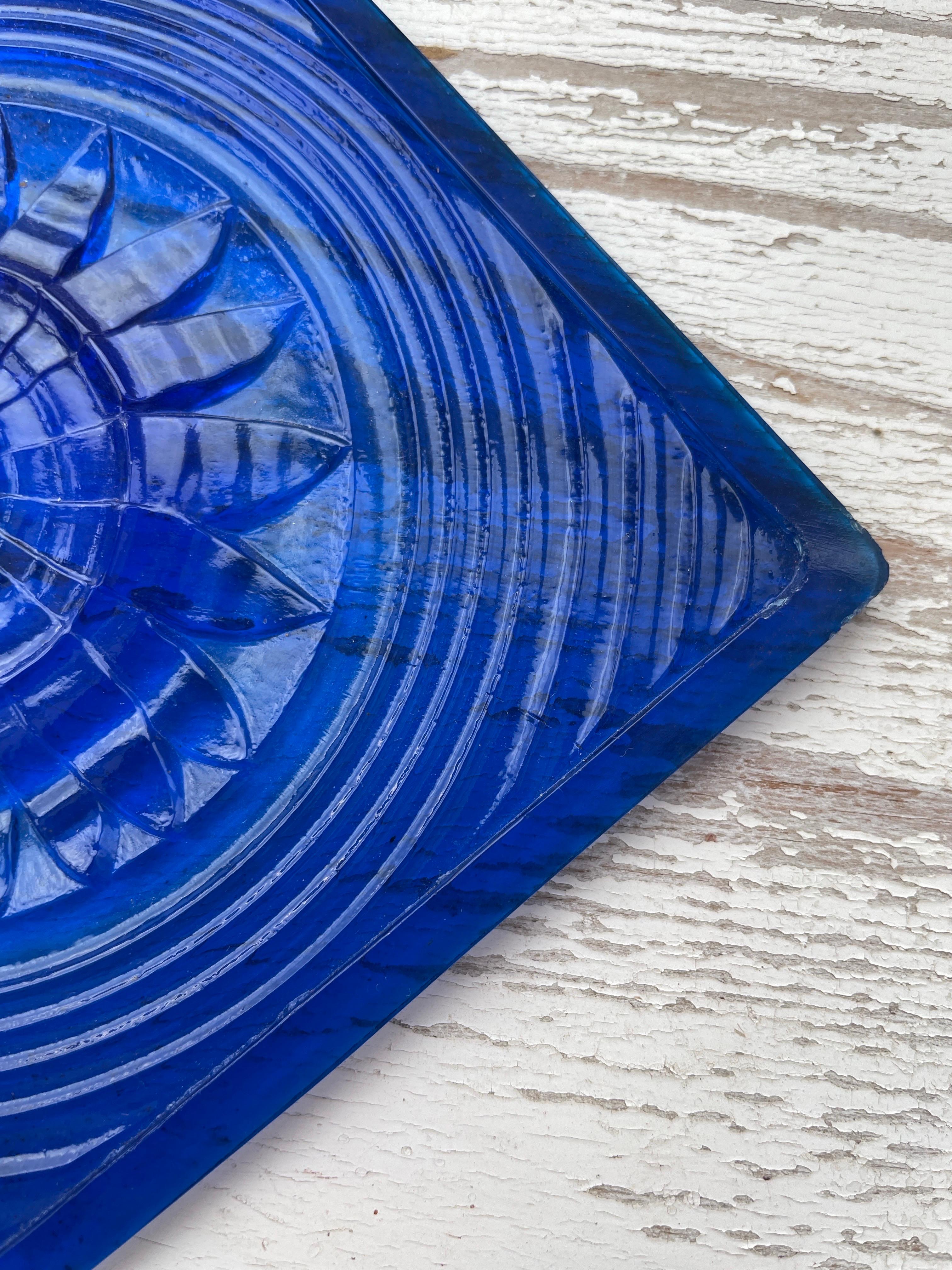 Englische antike Aesthetic Movement kobaltblaue Glasfliese um 1900 im Angebot 1