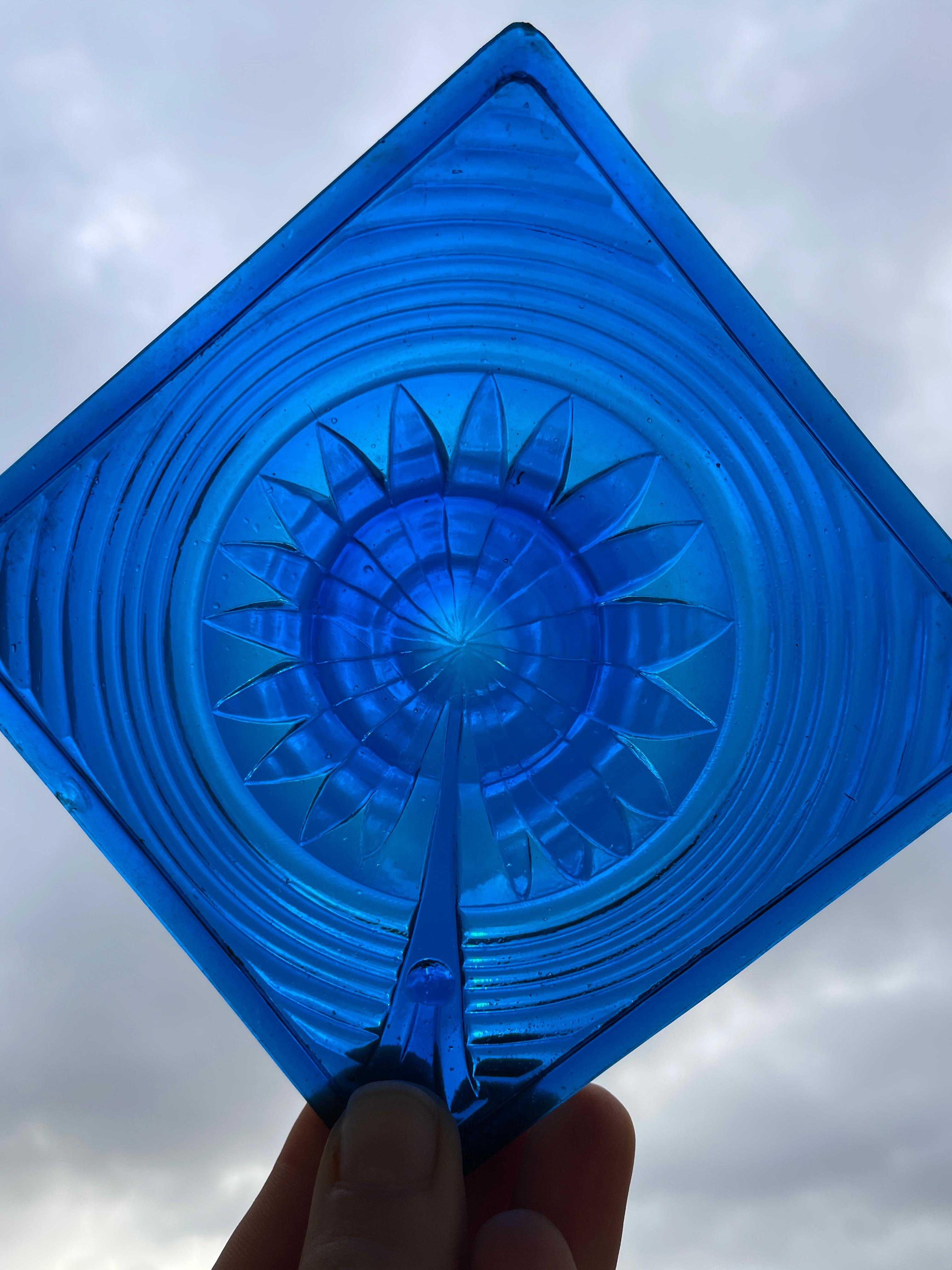 Englische antike Aesthetic Movement kobaltblaue Glasfliese um 1900 im Angebot 3