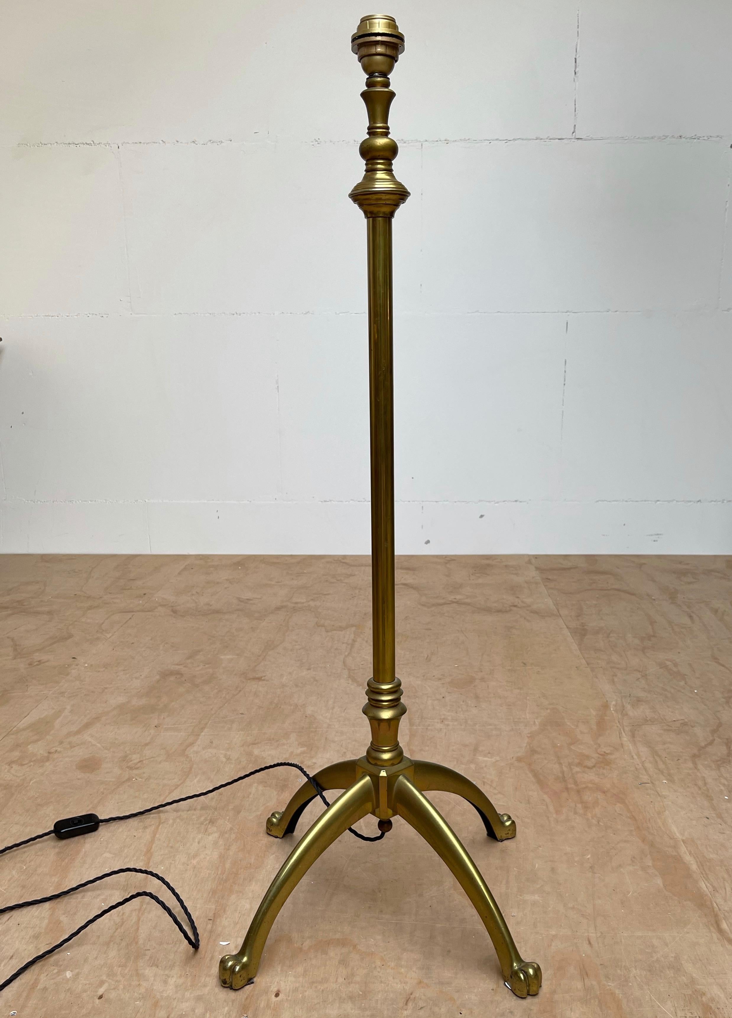 W.A.S. Benson, Antique and Stylish Arts & Crafts Floor Lamp in Bronze circa 1880 For Sale 6