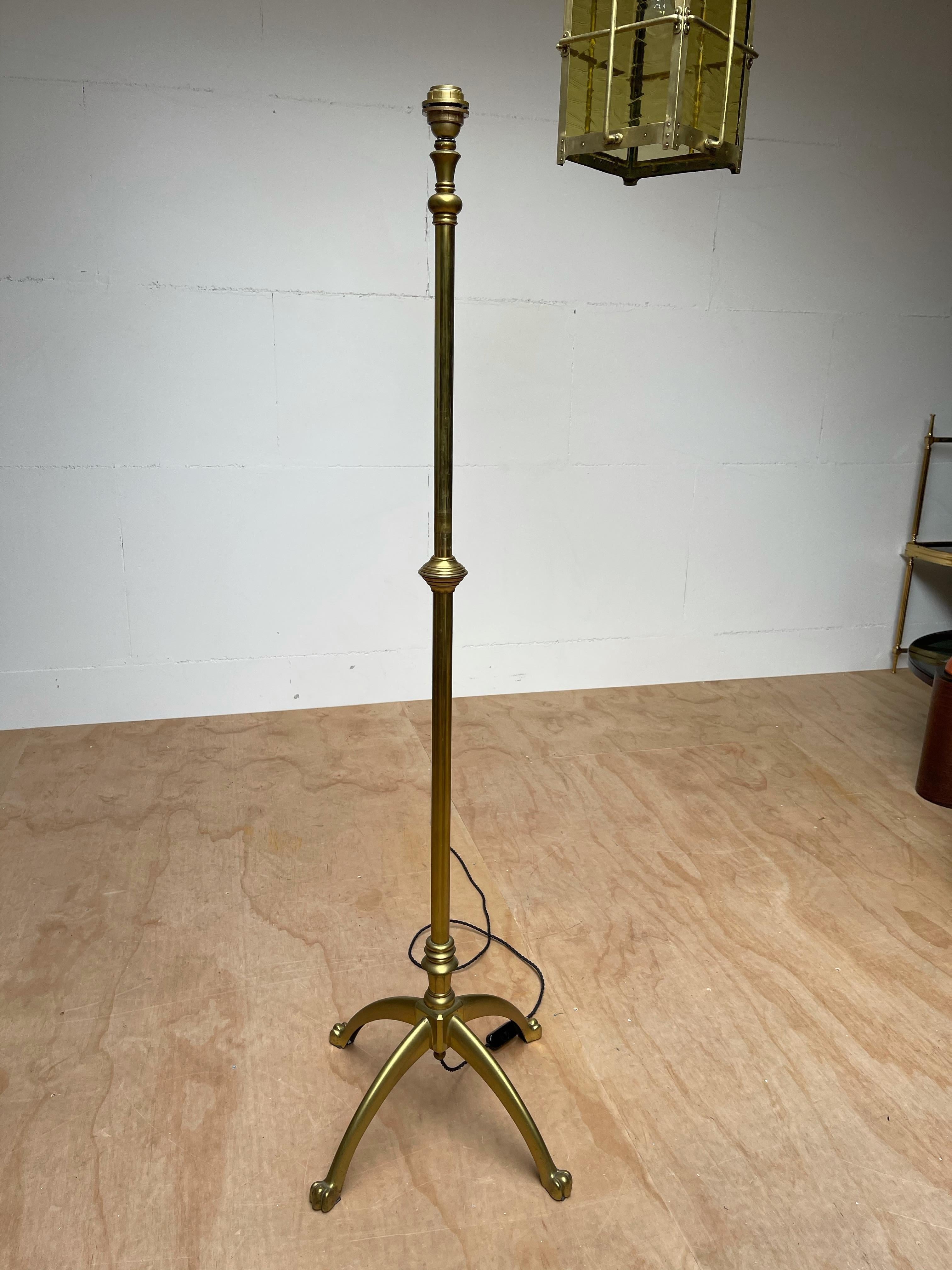 W.A.S. Benson, Antique and Stylish Arts & Crafts Floor Lamp in Bronze circa 1880 For Sale 7