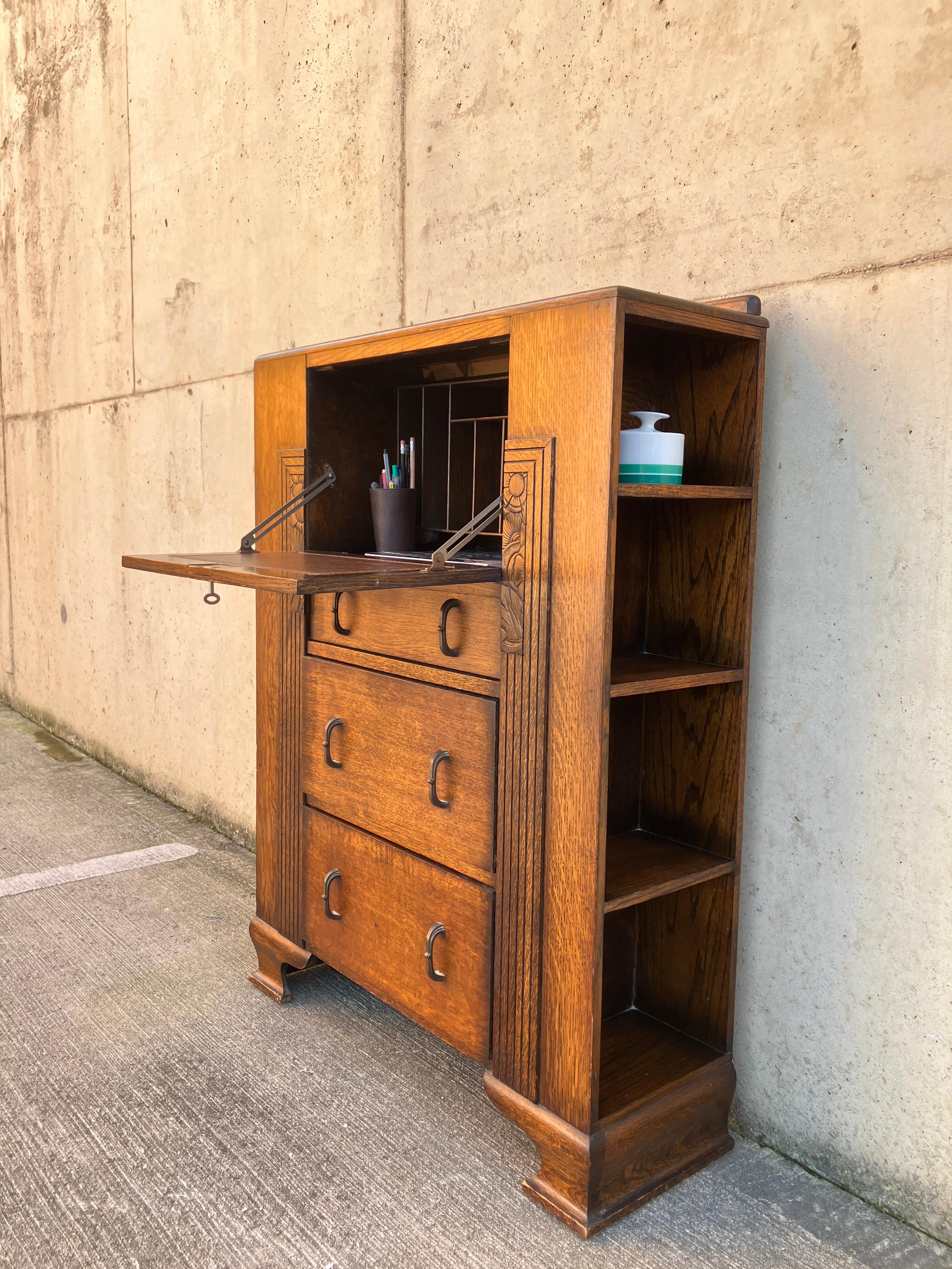 Antiquités anglaises Art Deco Bureau Secretaire Oak Cabinet en vente 2