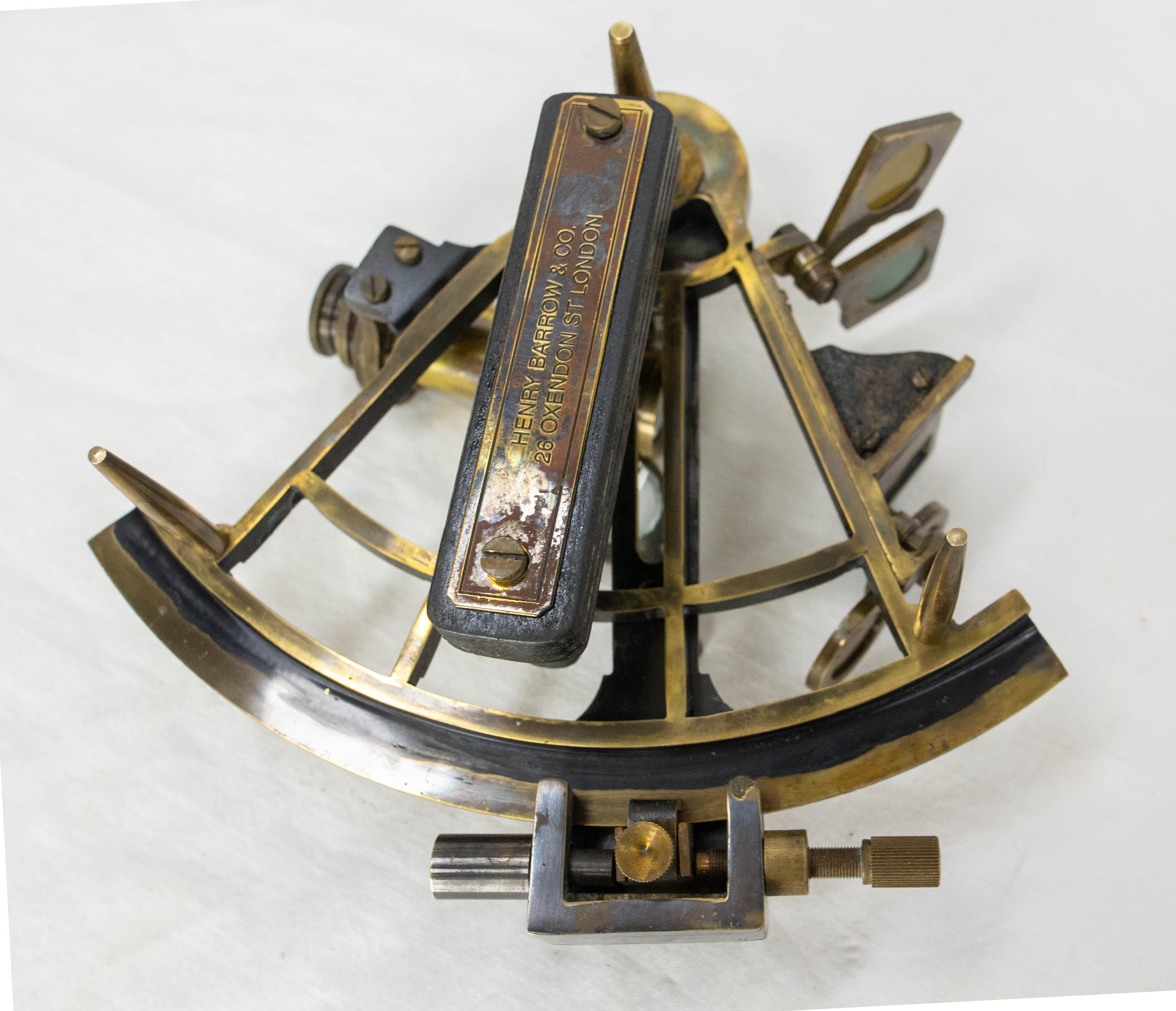Ottone Antico sestante inglese in ottone con scatola in noce e pezzi di ricambio, circa 1880 in vendita
