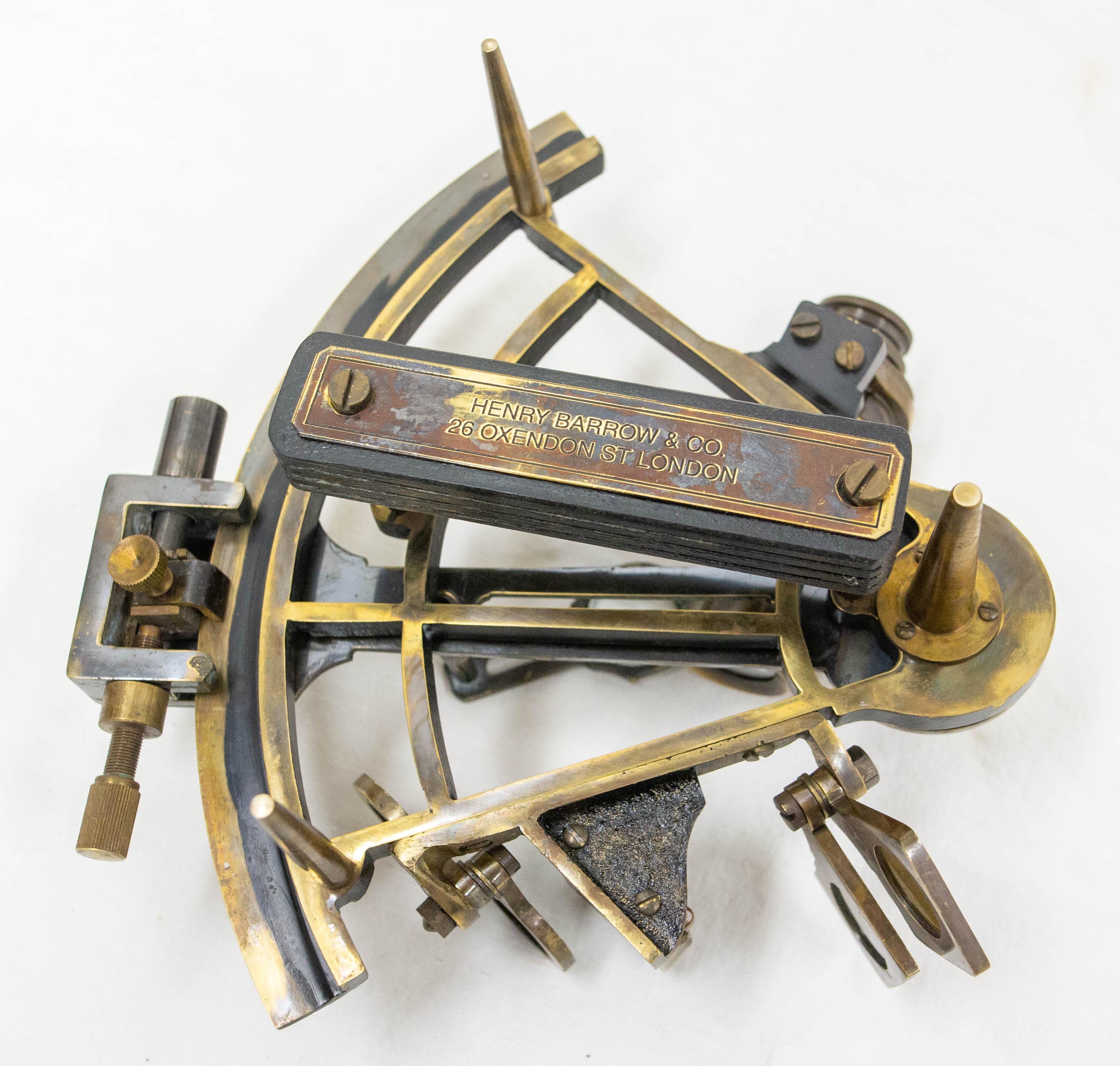 Antico sestante inglese in ottone con scatola in noce e pezzi di ricambio, circa 1880 in vendita 1