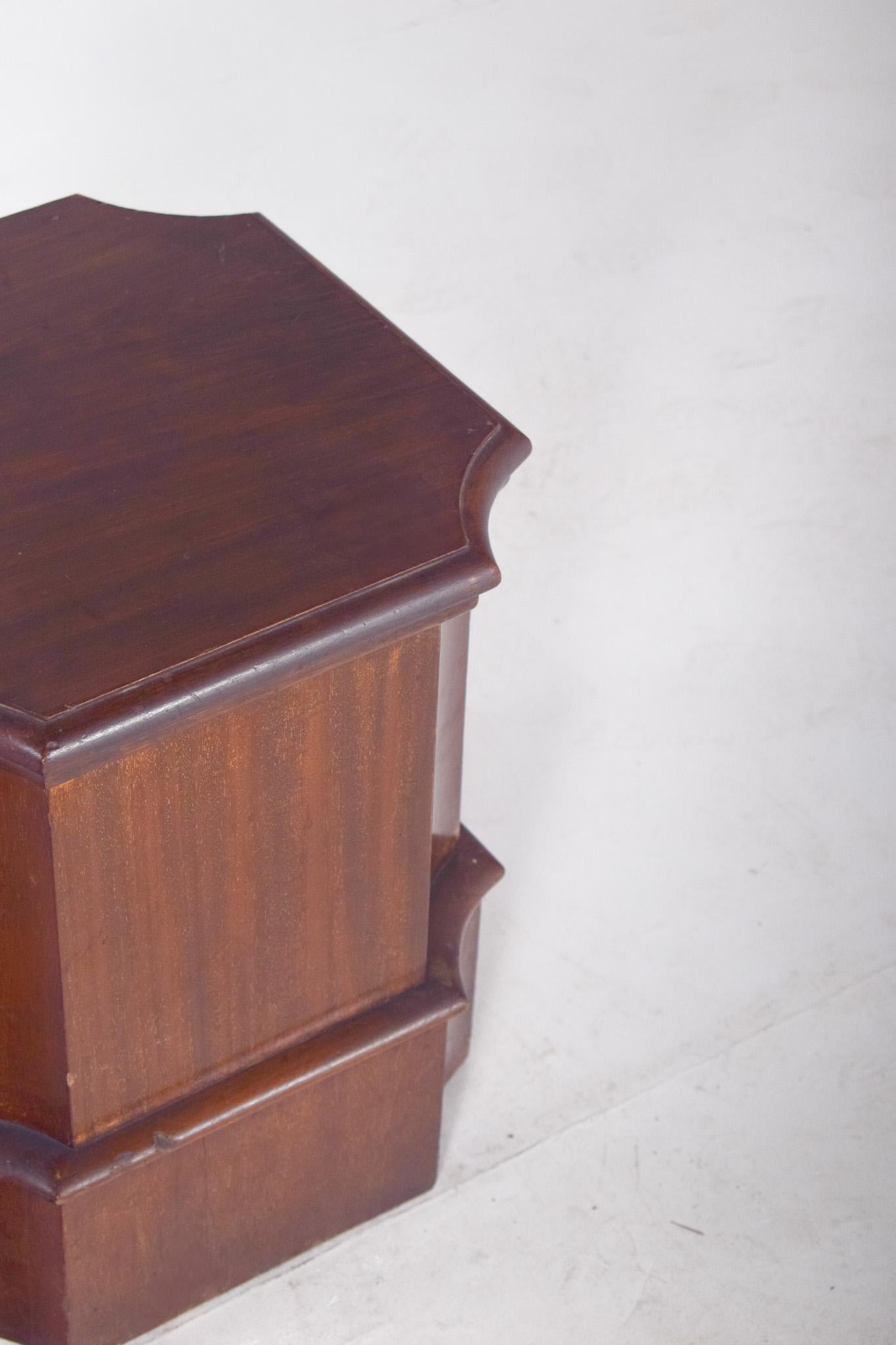 Anglais Armoire à pots de chambre anglaise ancienne en acajou en vente