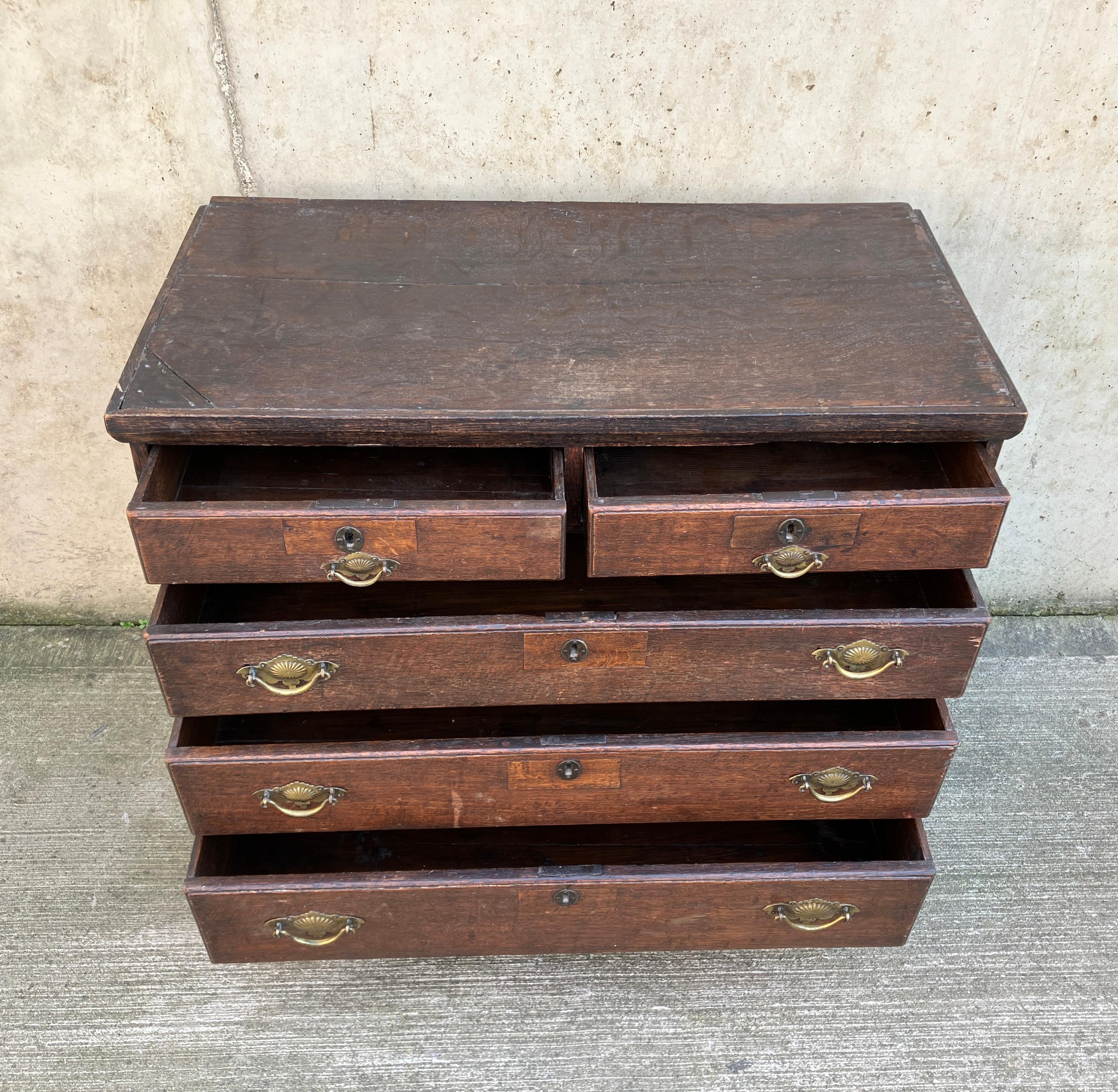 Inglese Cassettiera antica inglese in Oak in vendita