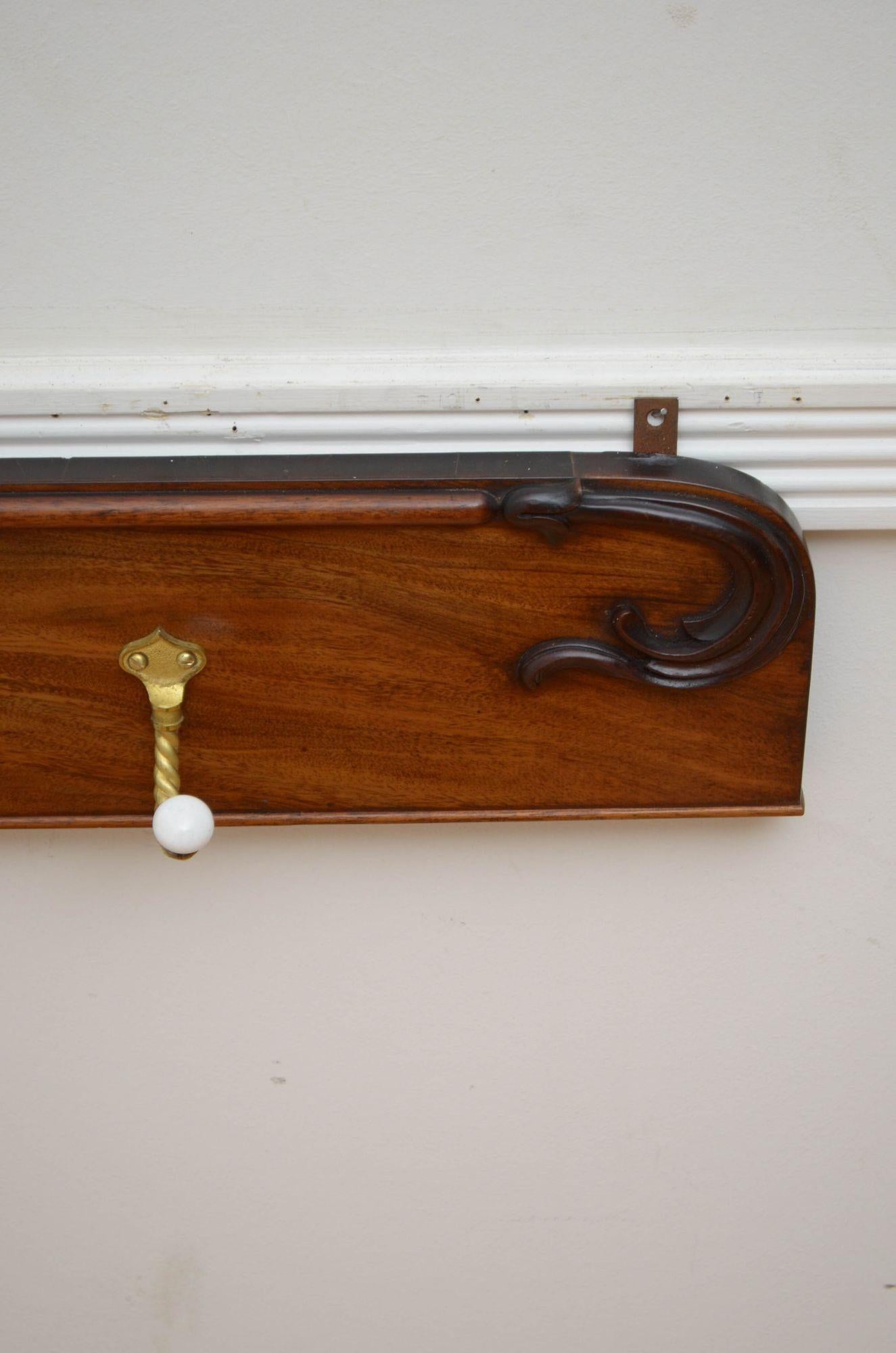 Porte-manteau à patères anglaises anciennes en vente 4