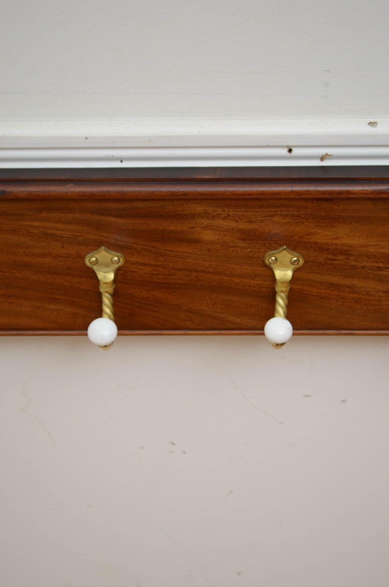 Porte-manteau à patères anglaises anciennes en vente 2