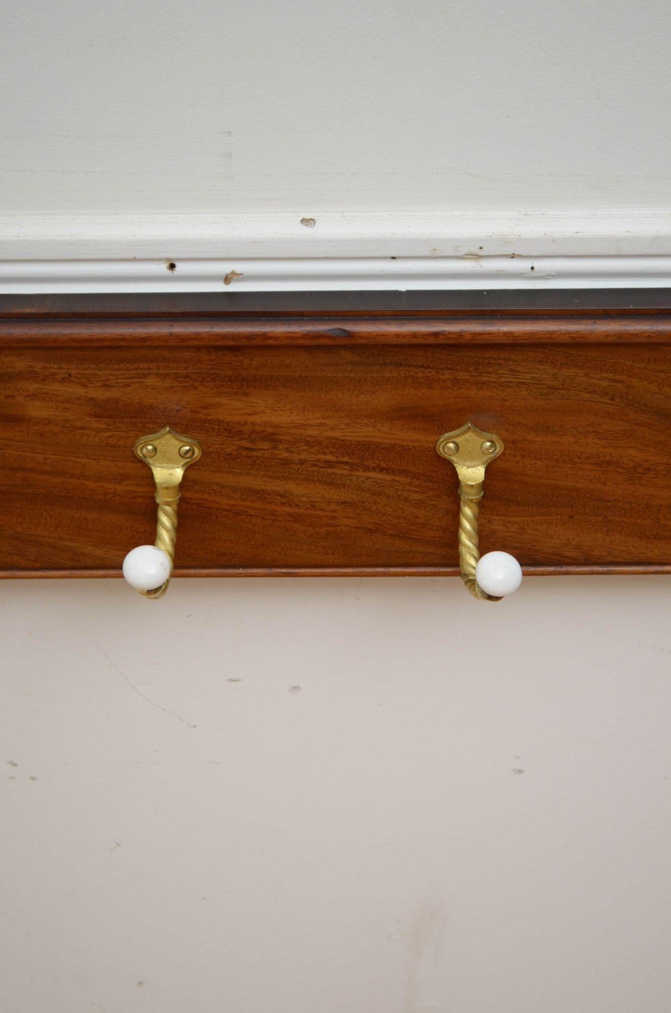 Porte-manteau à patères anglaises anciennes en vente 3