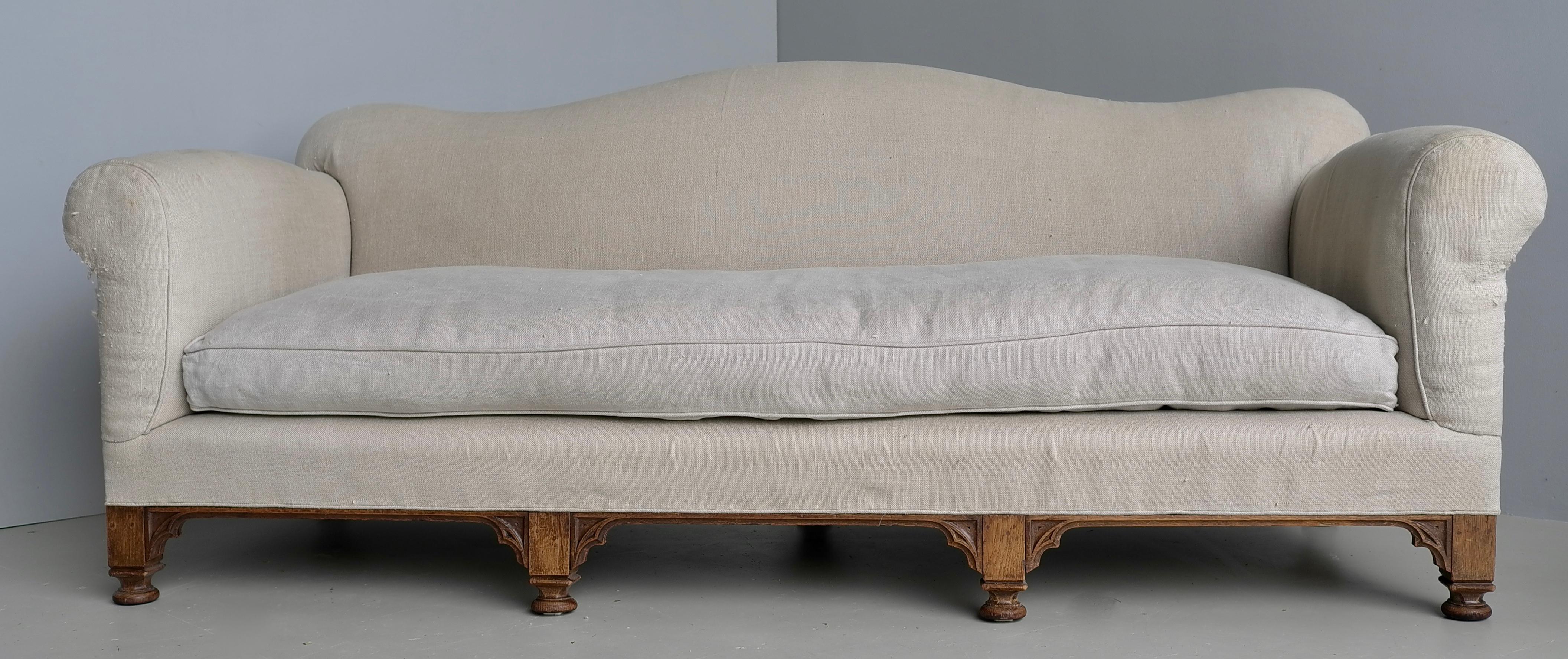 English Antique comfortable Country House Curved Three-Seat Linen Sofa (Canapé trois places en lin)