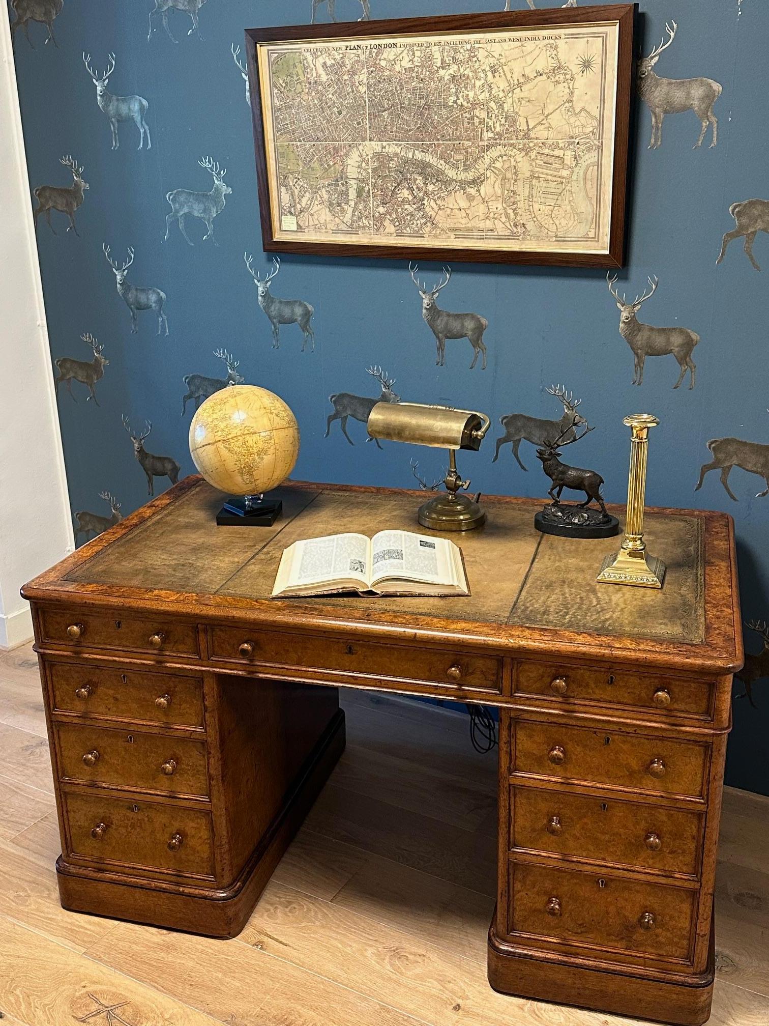 English antique desk For Sale 14