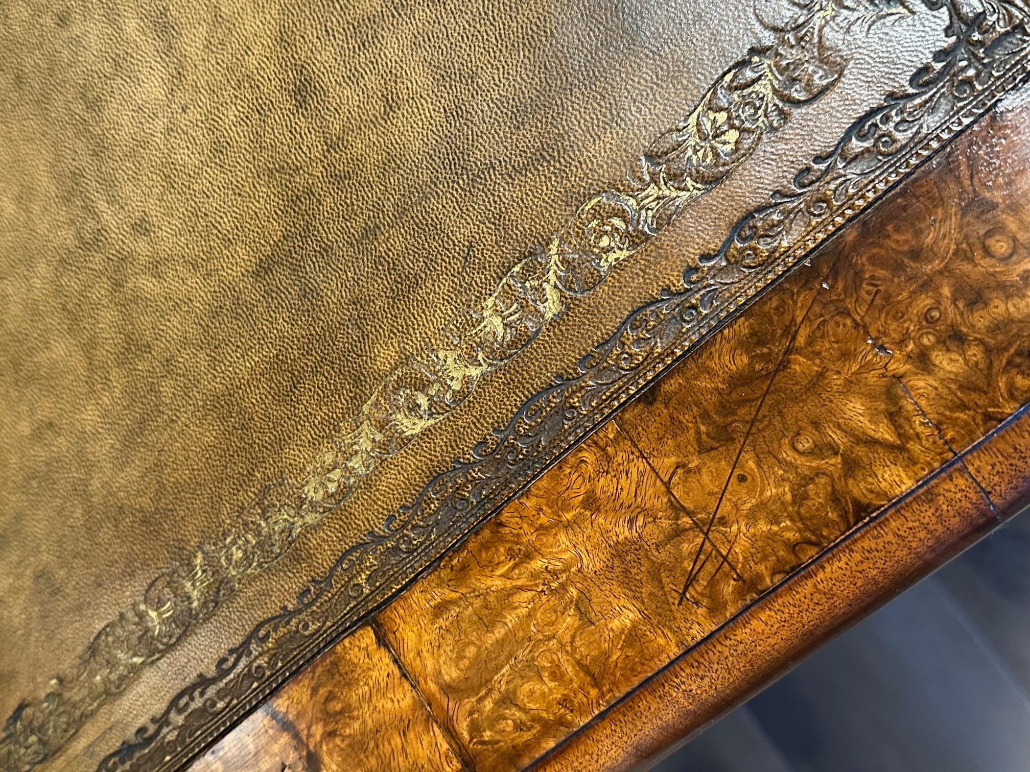 Mid-19th Century English antique desk For Sale